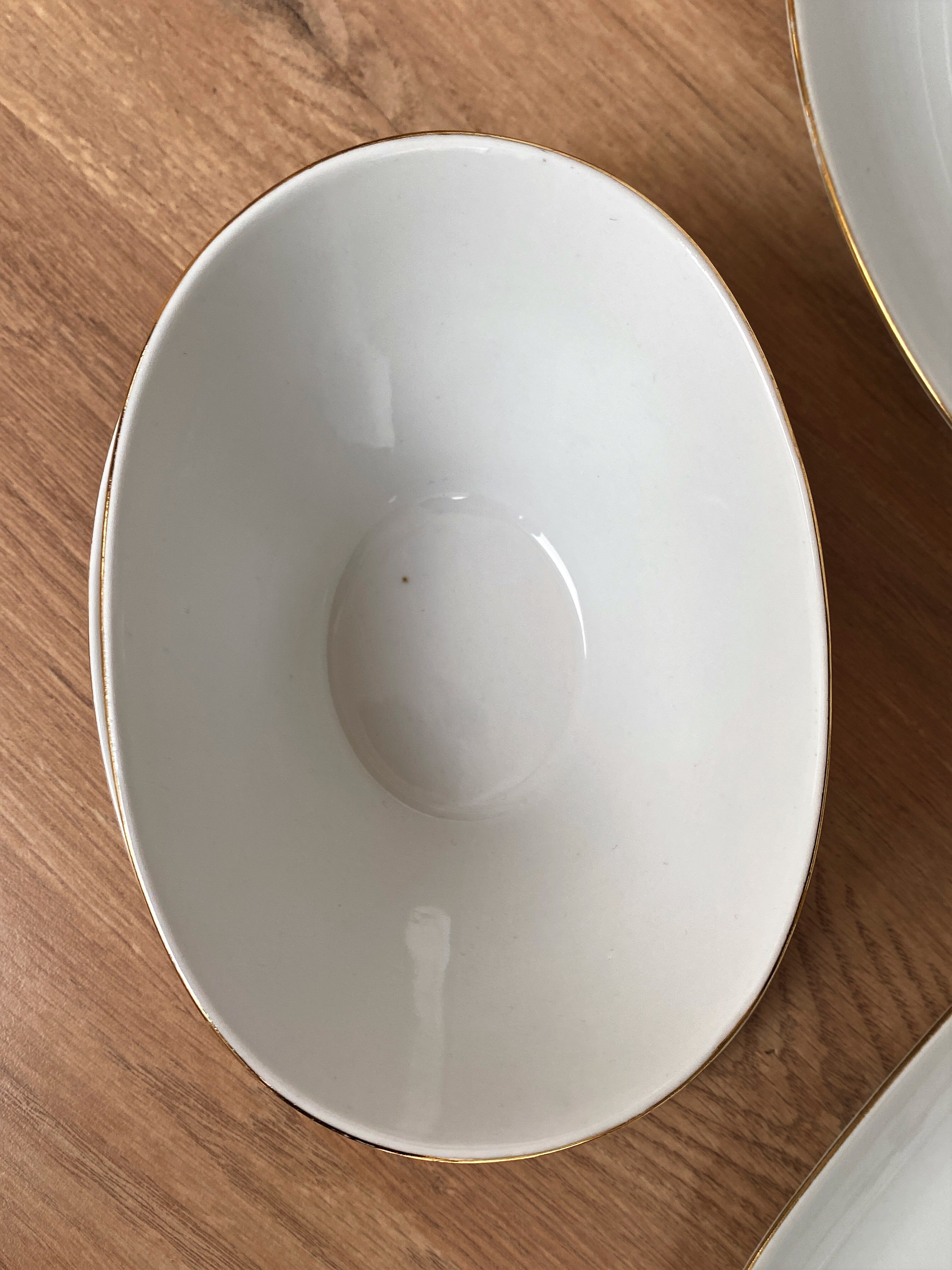 Set of 4 serving dishes