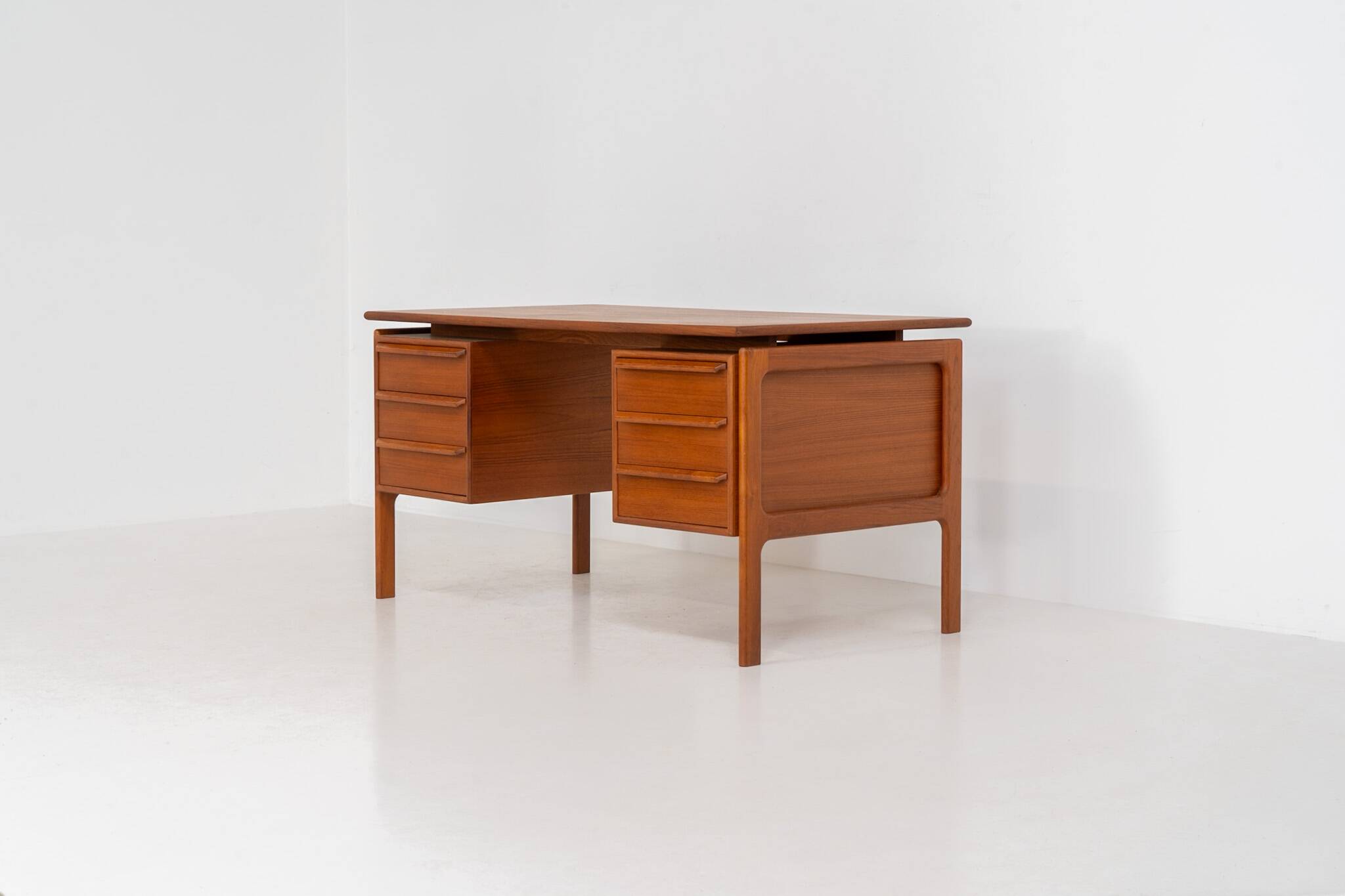 Teak writing desk by Arne Vodder
