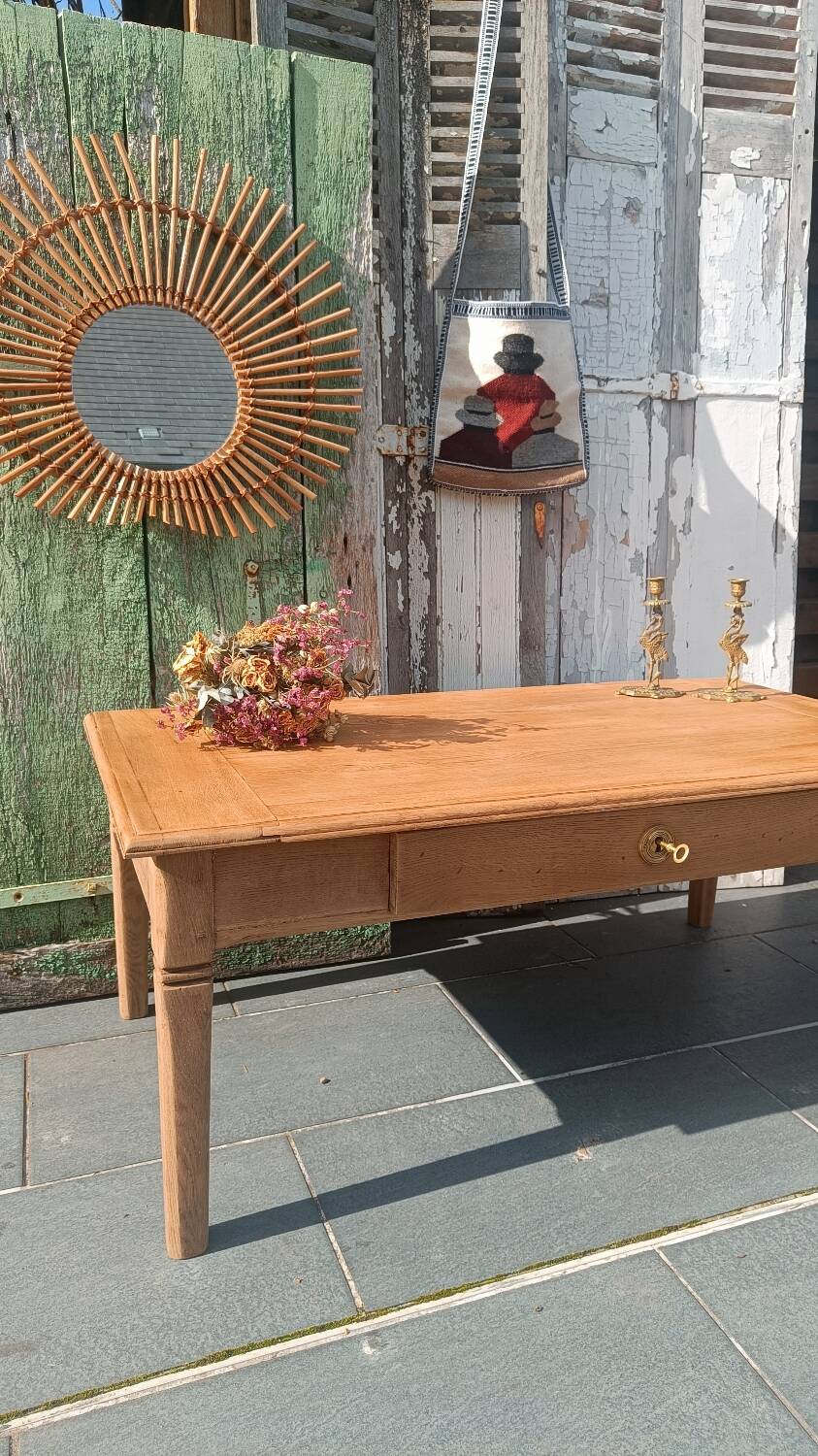 Solid wood coffee table with drawer and original key.