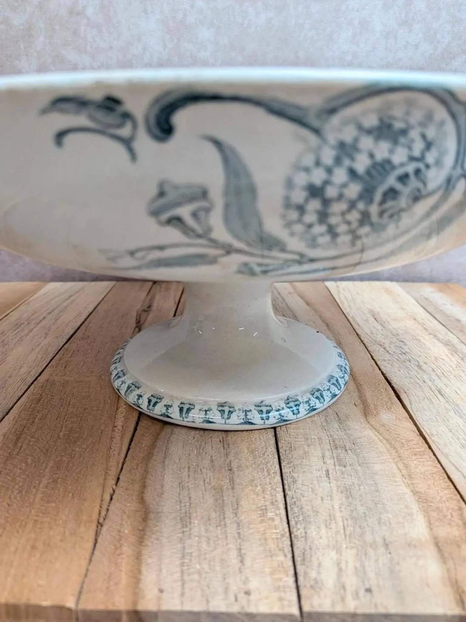 Magnificent antique footed compote in ironstone, signed P.f, model Edmond.