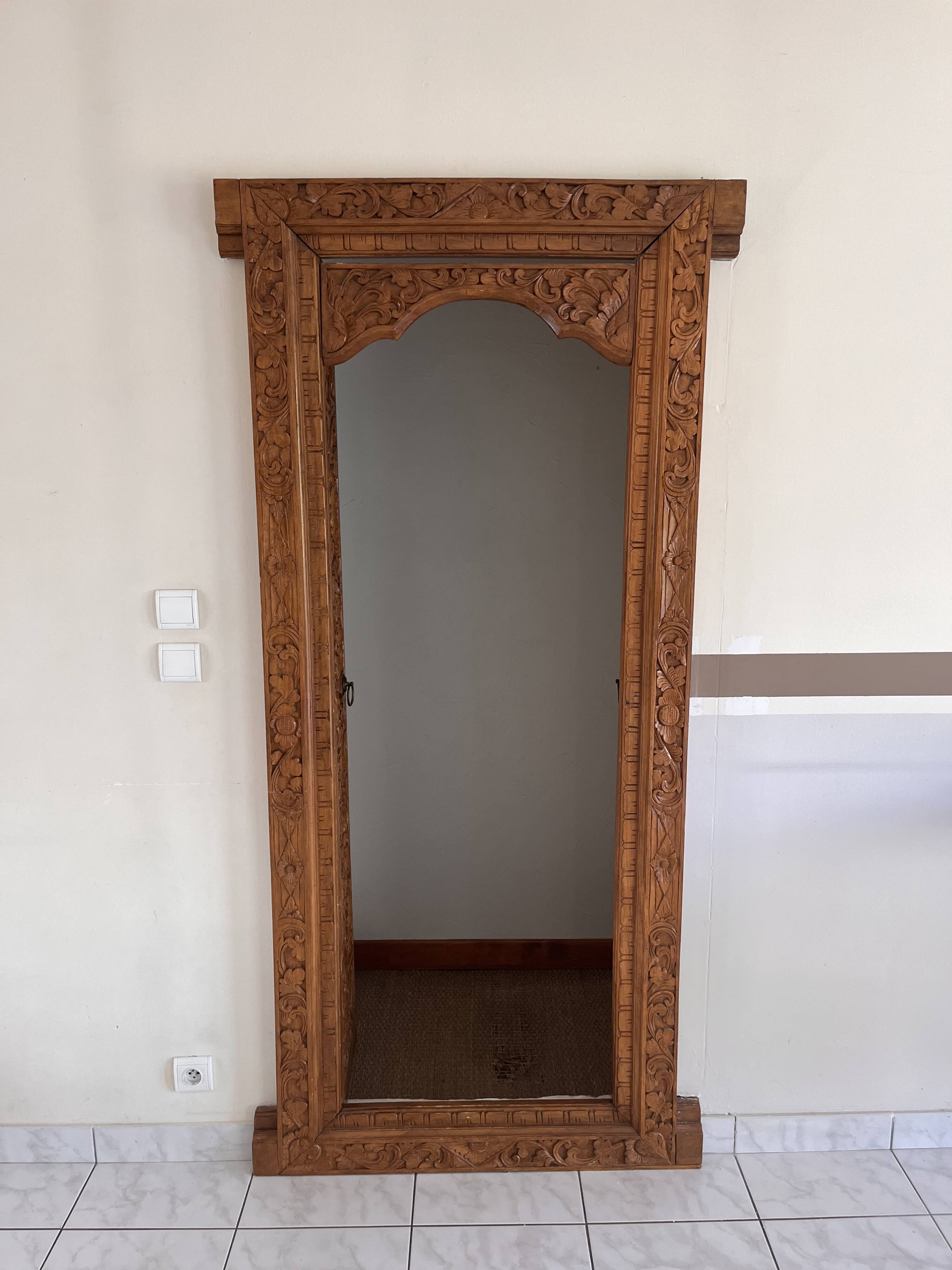 Porte sculptée