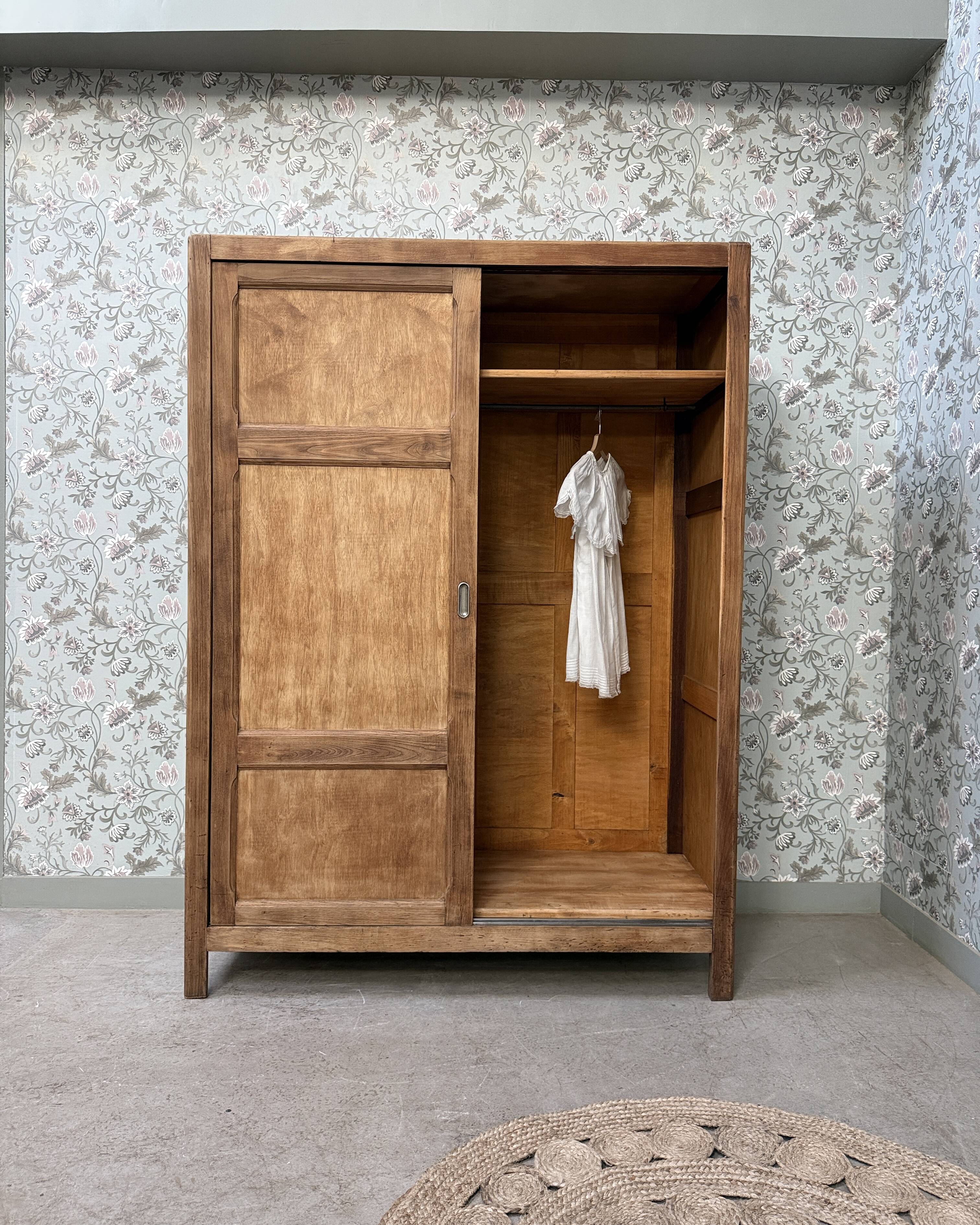 Parisian wardrobe with sliding doors and hanging space (renovated)