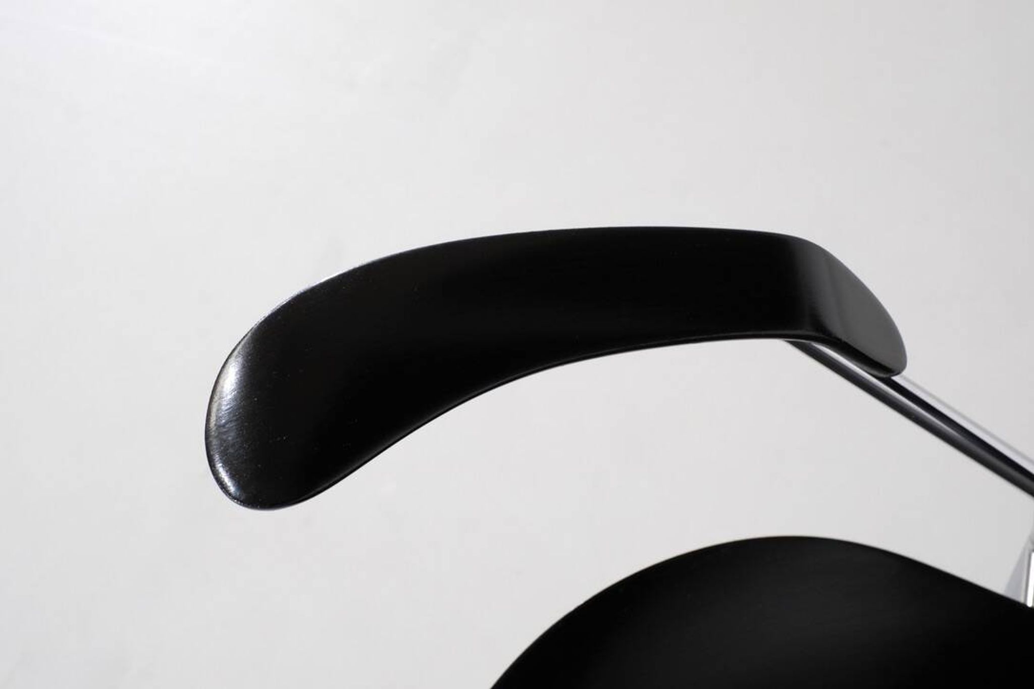 Chaise modèle " 3207 " par Arne Jacobsen pour Fritz Hansen, Danemark.
