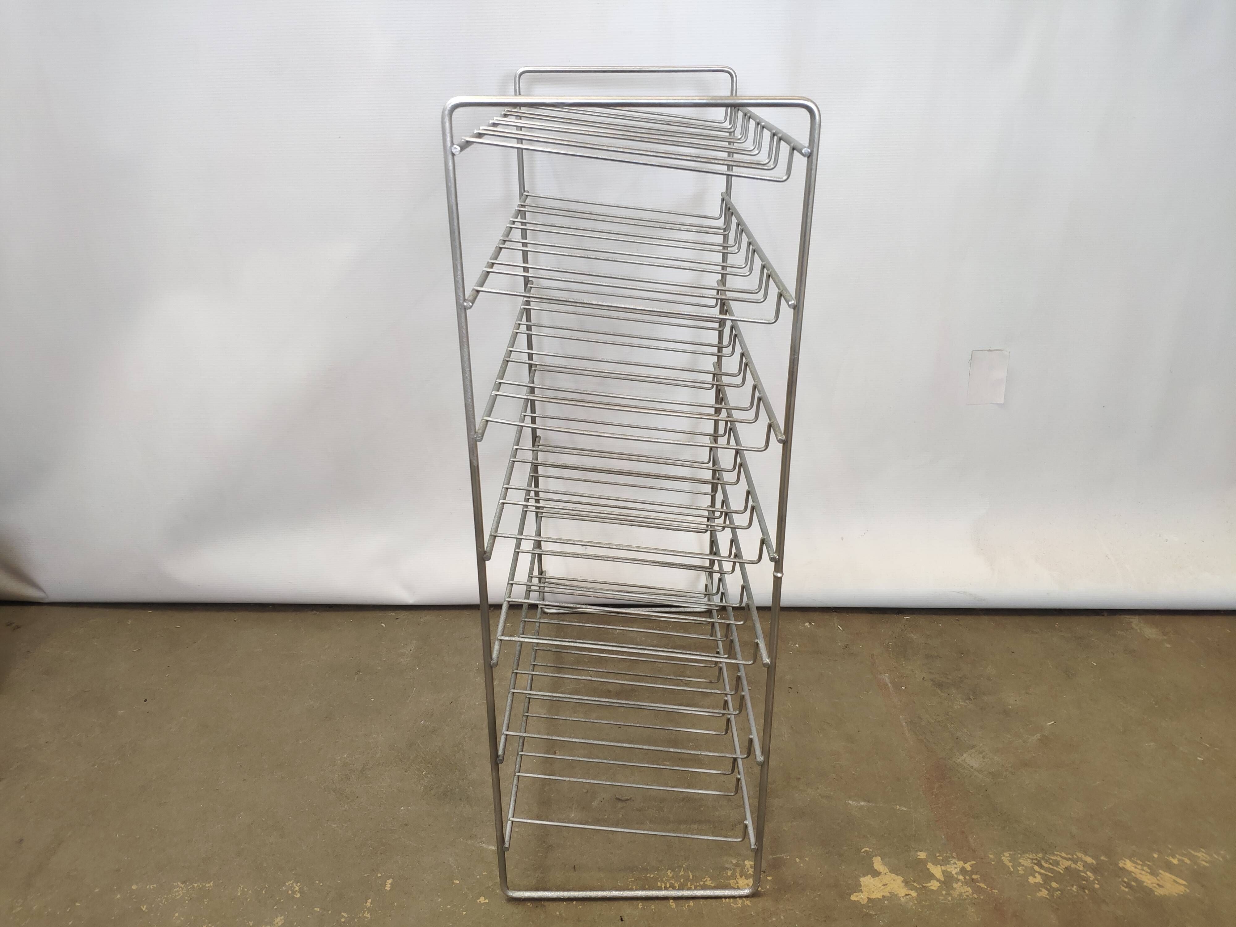 Metal bottle shelf locker