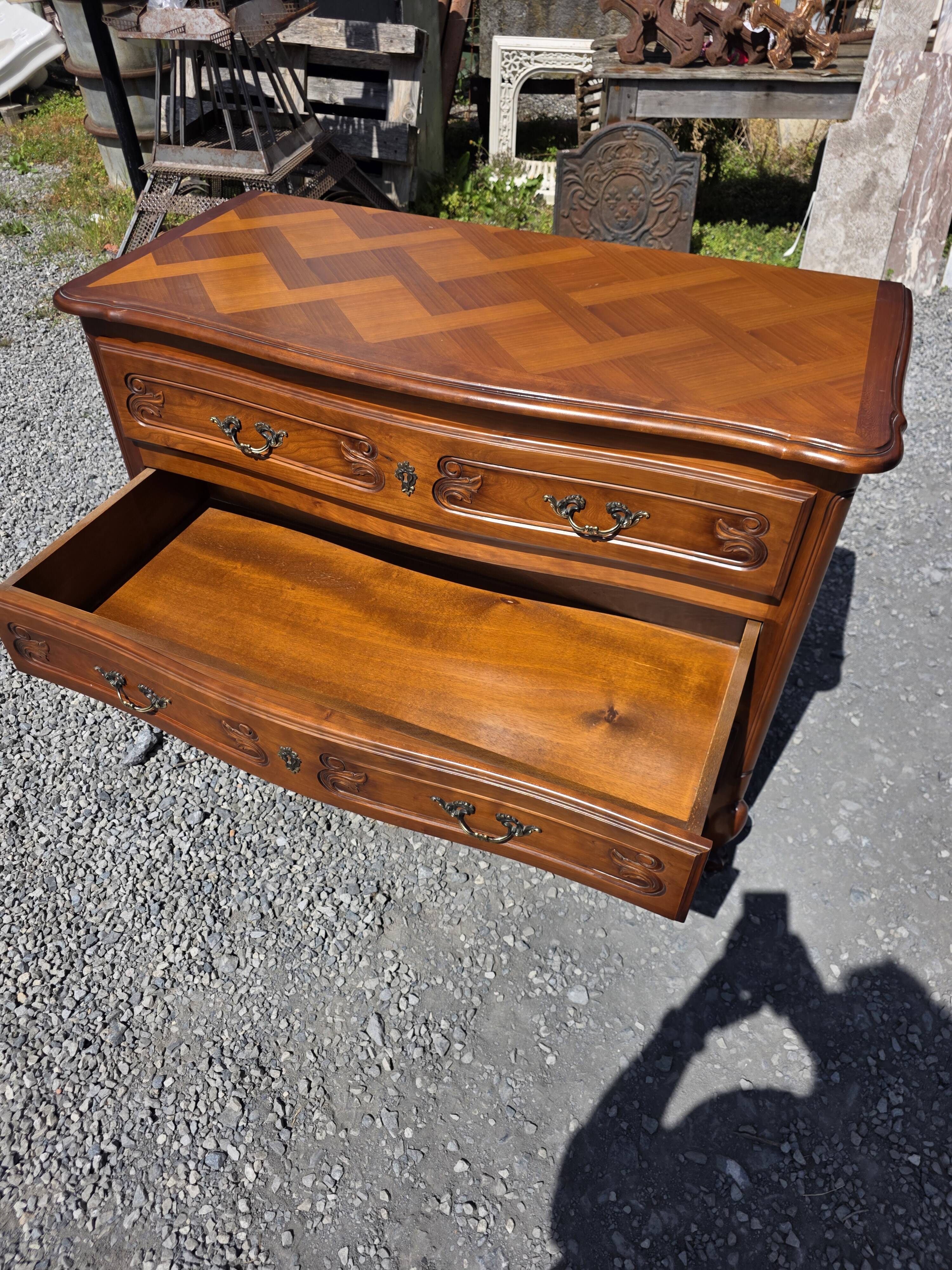 Curved commode in Louis XV style made of cherry wood.