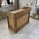 Trading counter central island pine