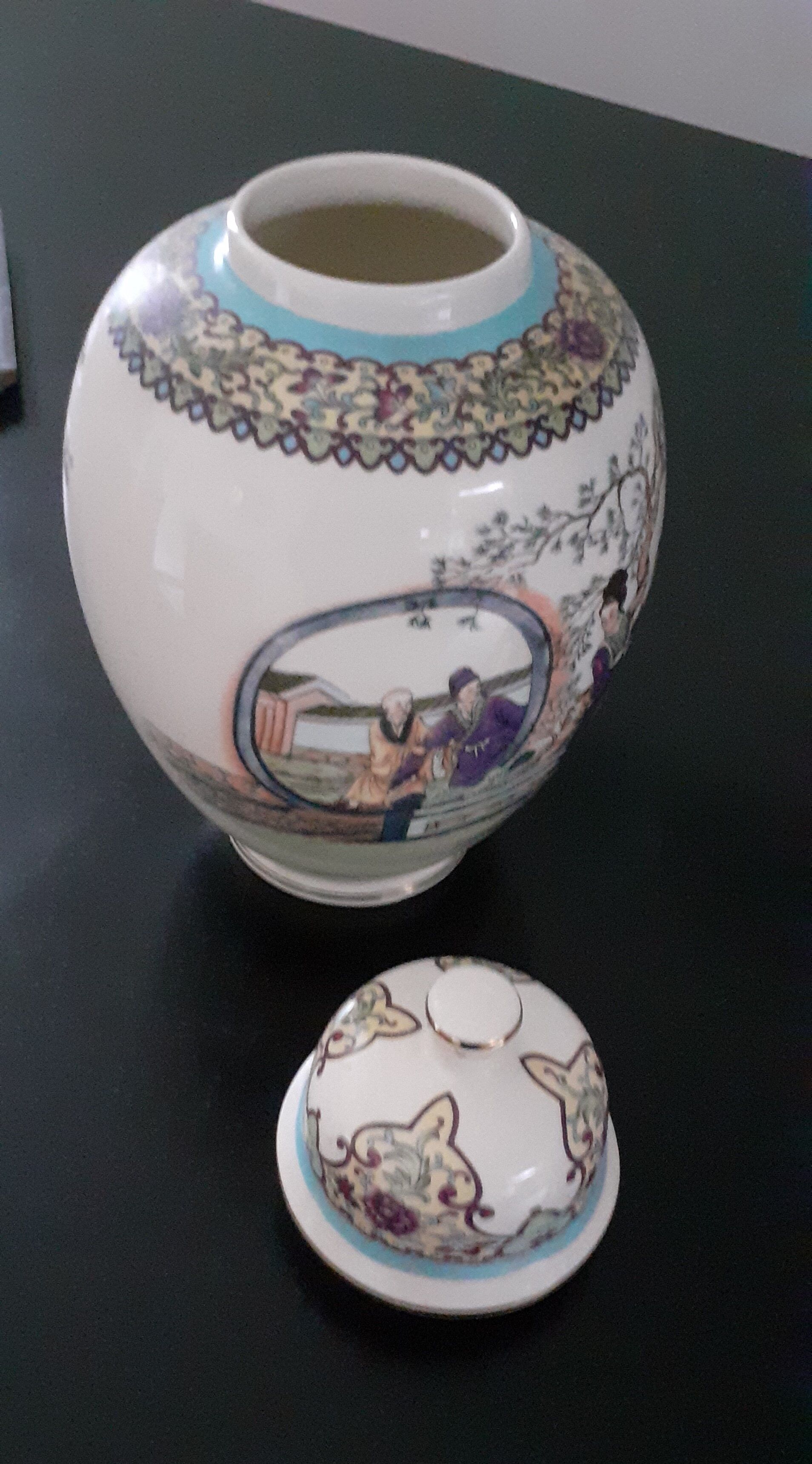 Chinese pot with lid