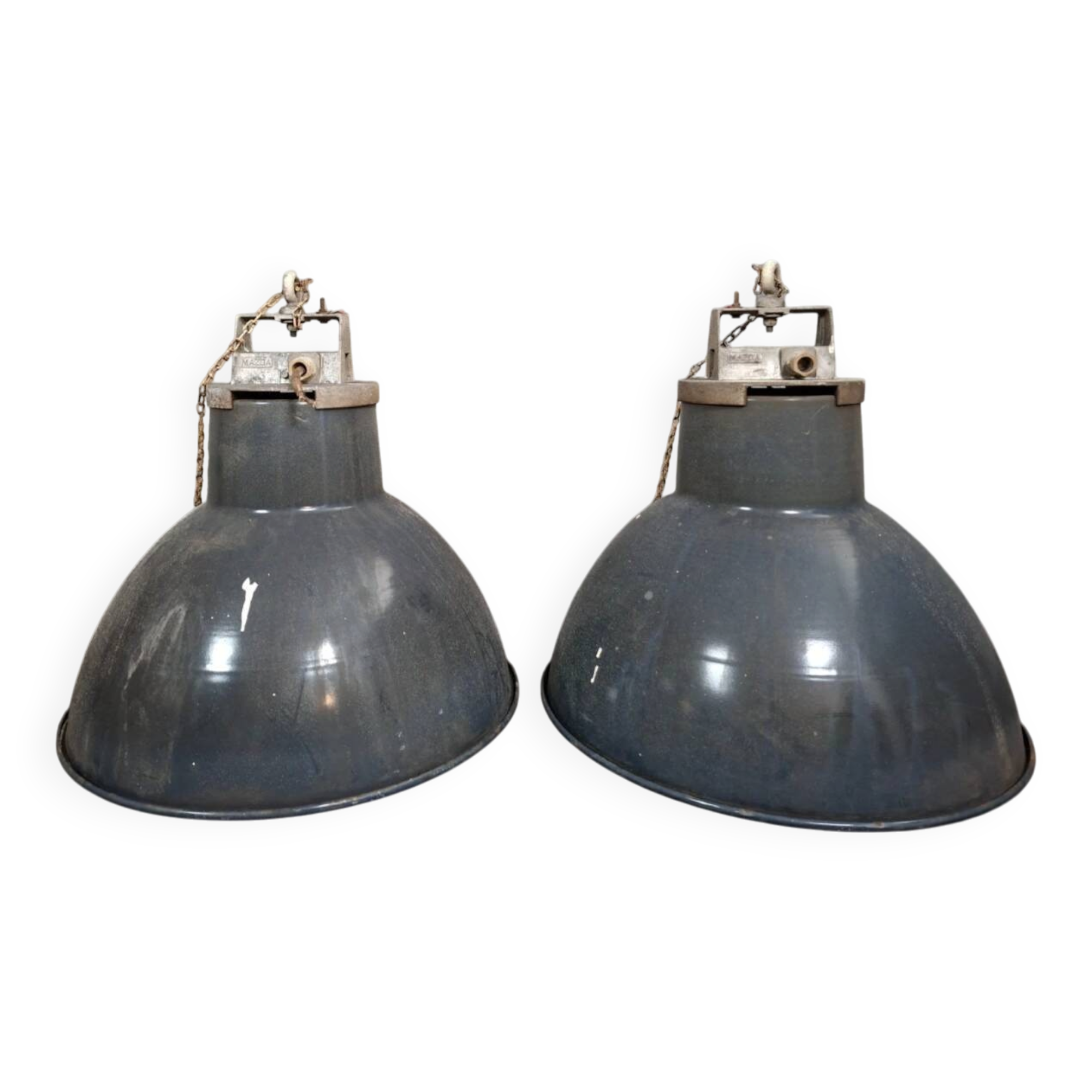 Pair of industrial pendant lights in enamelled sheet metal – 20th century (lot A)