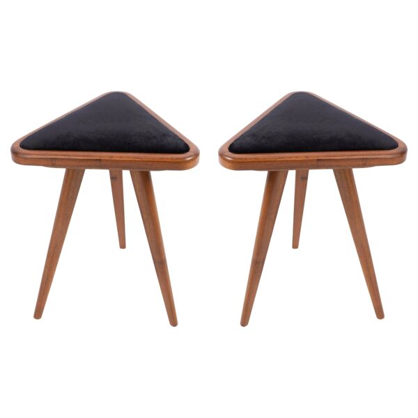 Ensemble de deux tabourets triangulaires en velours noir du XXe siècle, Europe, années 1960