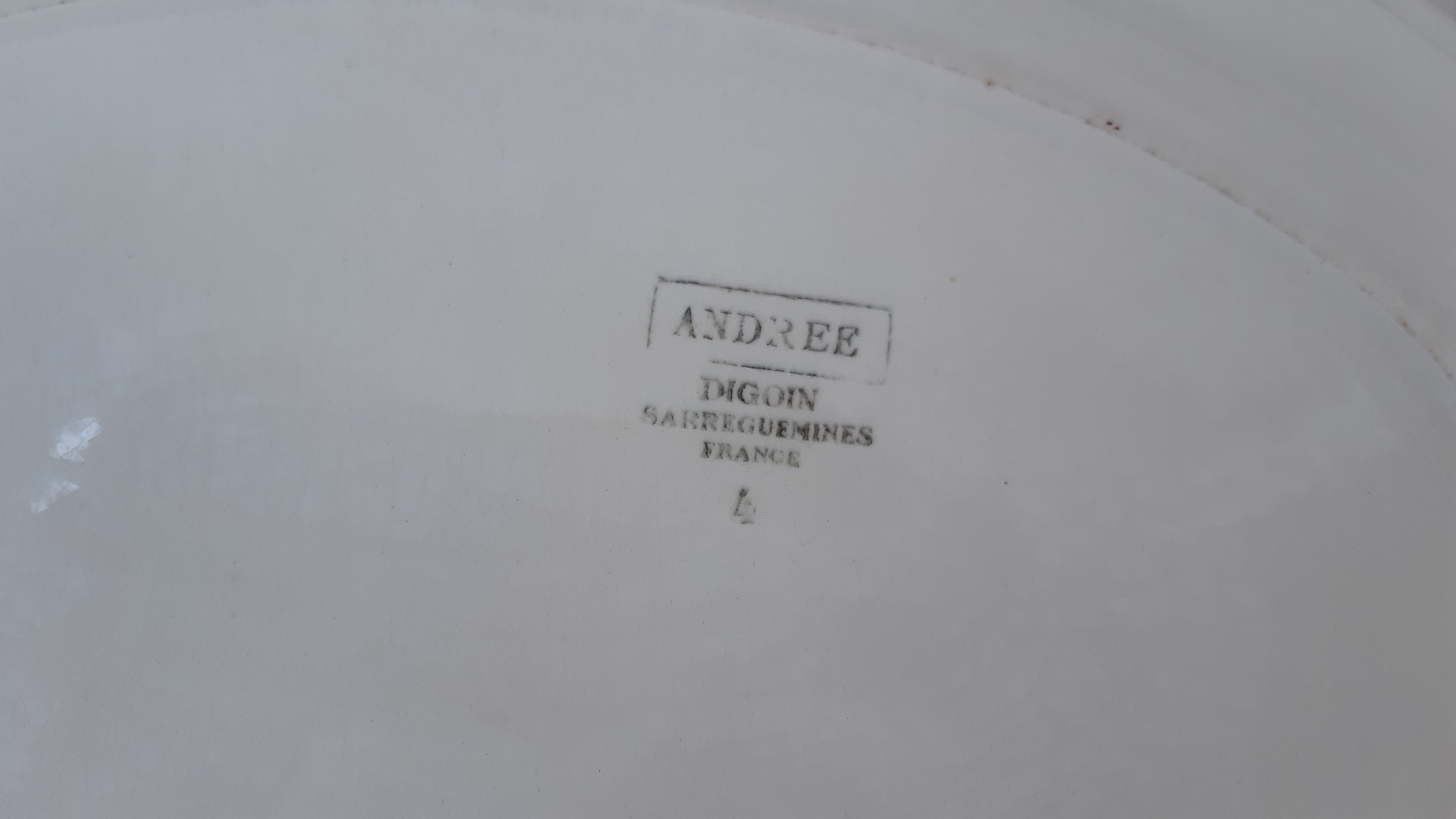 Oval flat Digoin Sarreguemines model "Andrée" 40s