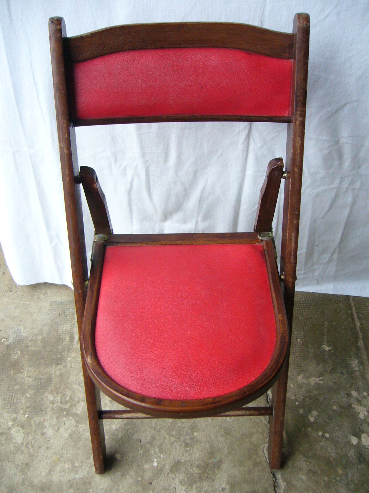 Wooden folding chairs and 60s shanghai skai