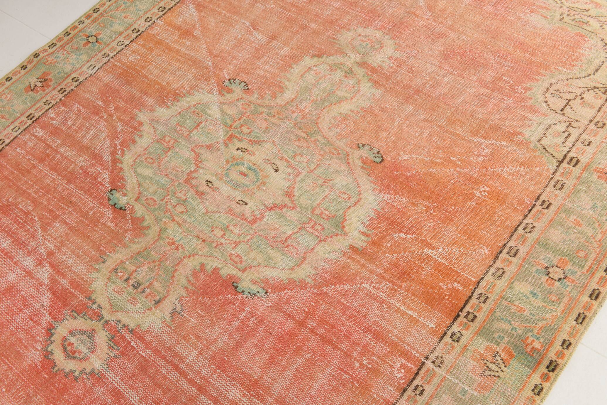 6x8 Vintage Pale Red Classic Rug, 179x254Cm