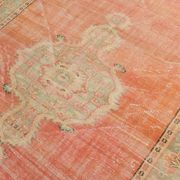 Tapis vintage rouge pâle
