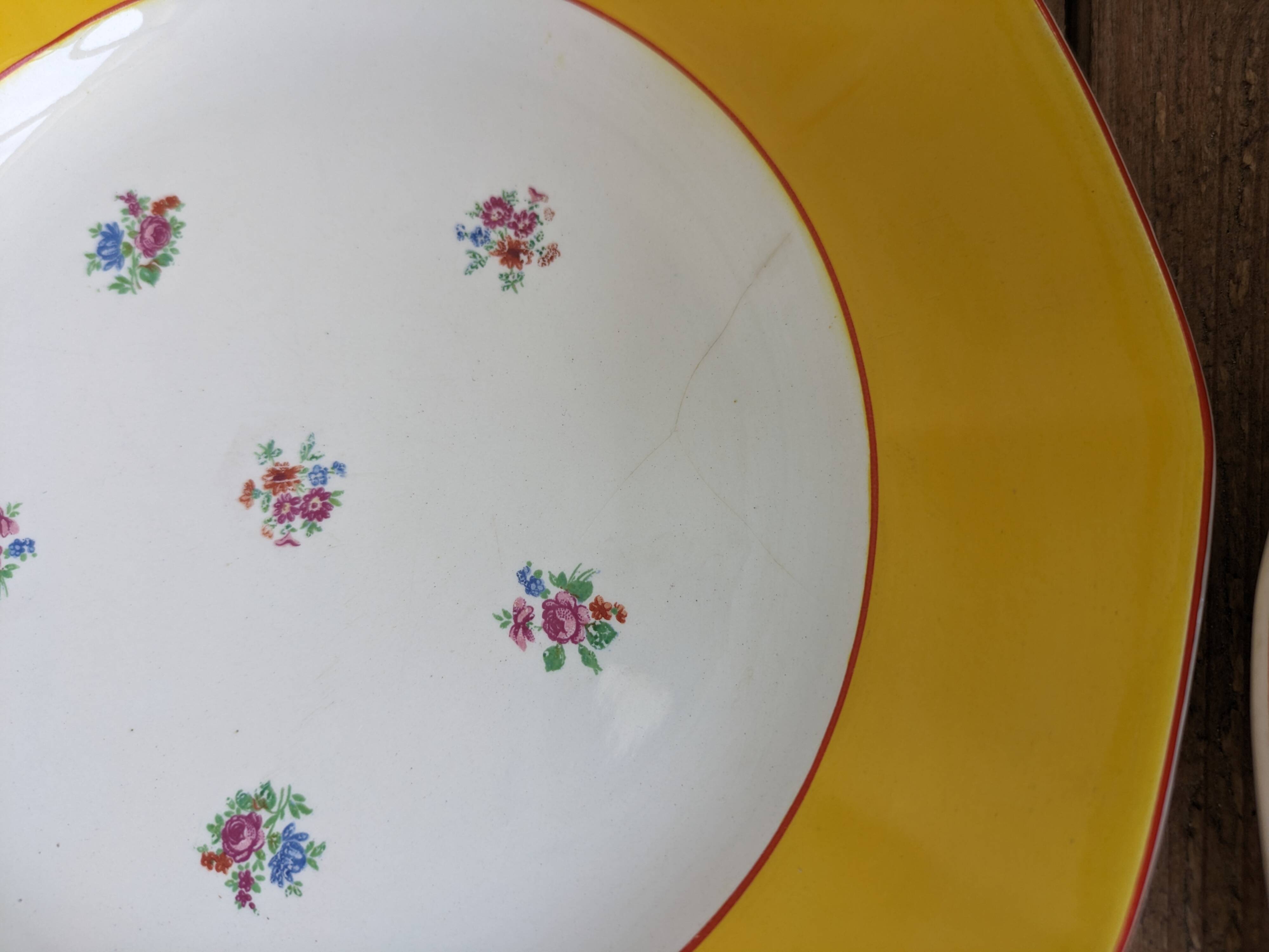 Set of 10 dessert plates with yellow border and floral decoration Sarreguemines