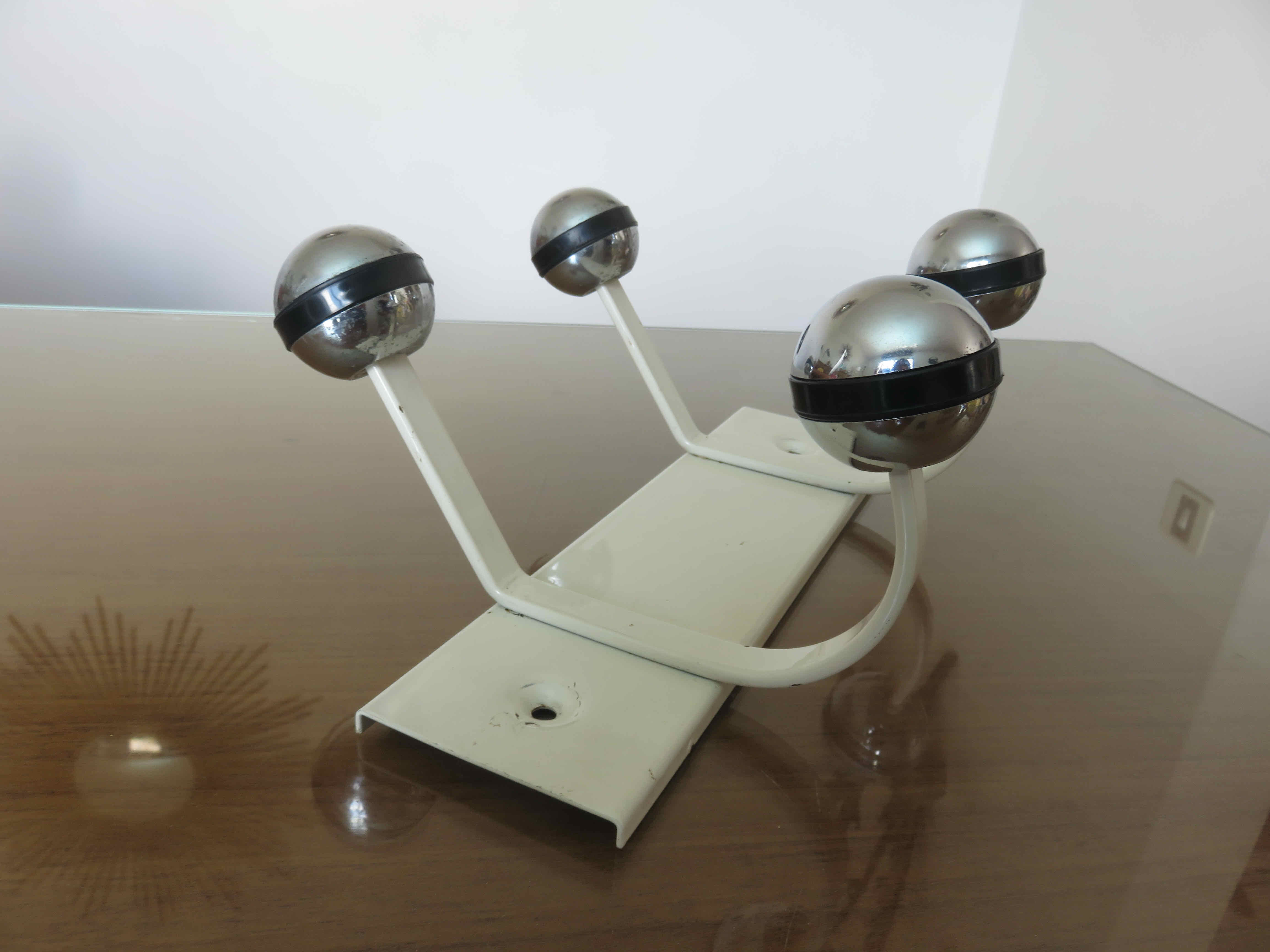 Wall coat rack 4 chrome hooks support in white lacquered metal 70s
