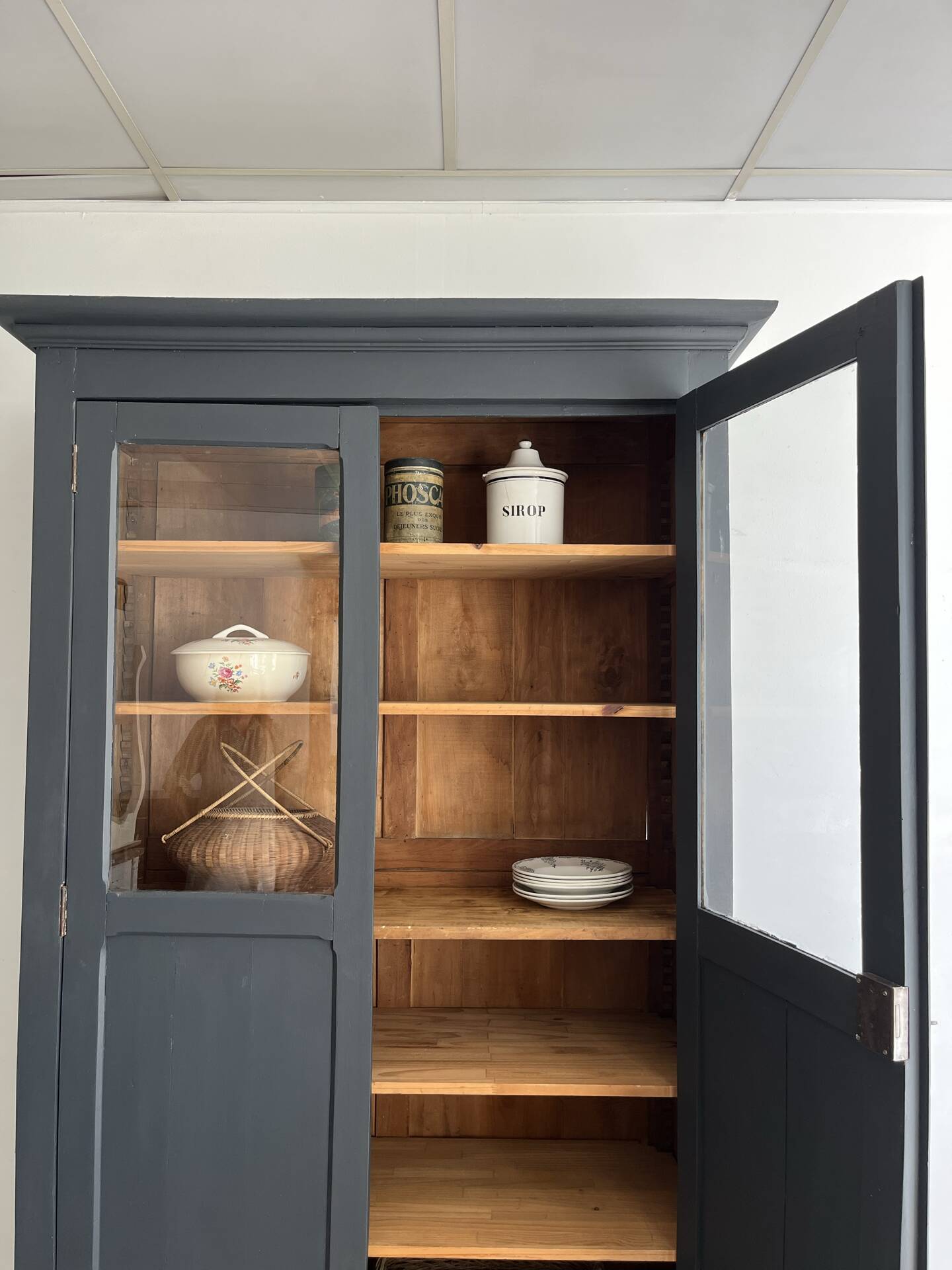 Armoire vitrée
