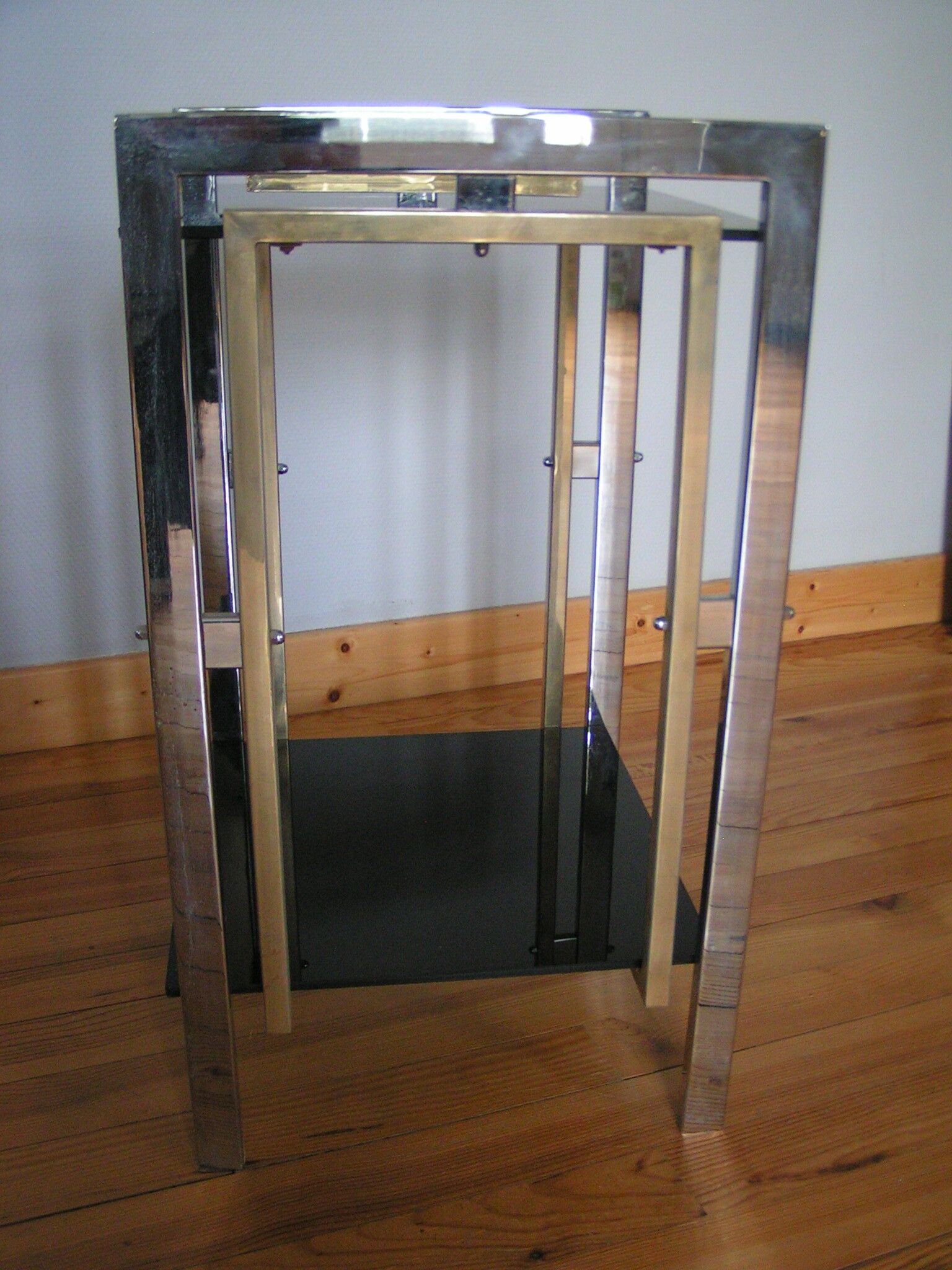 Table d'appoint en verre fumé