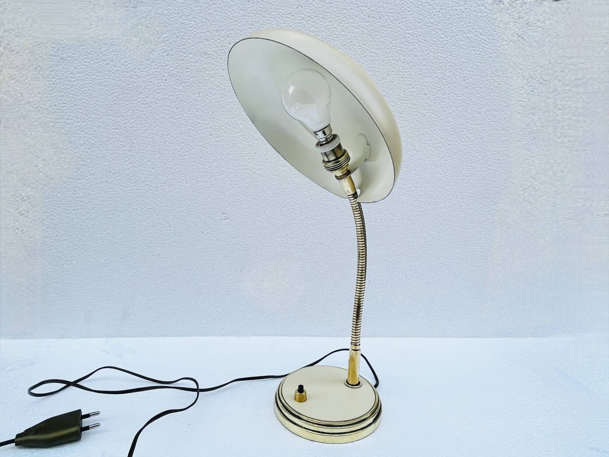 Desk lamp 50s 60s flexible brass metal beige vintage bedside casserole