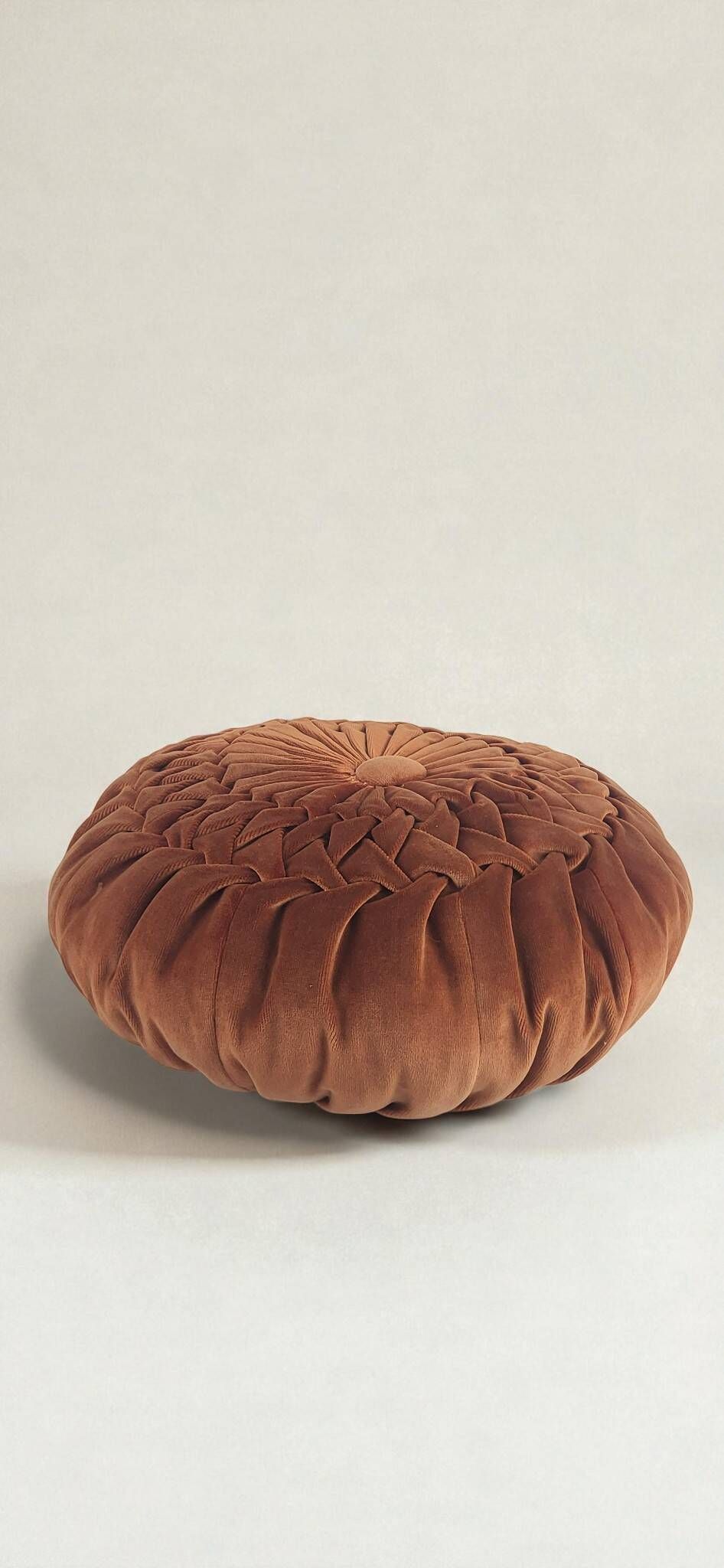 Coussin rond plissé velours
