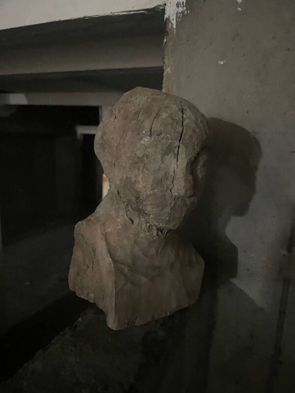 Paire de têtes primitive en bois sculpté art populaire rustique