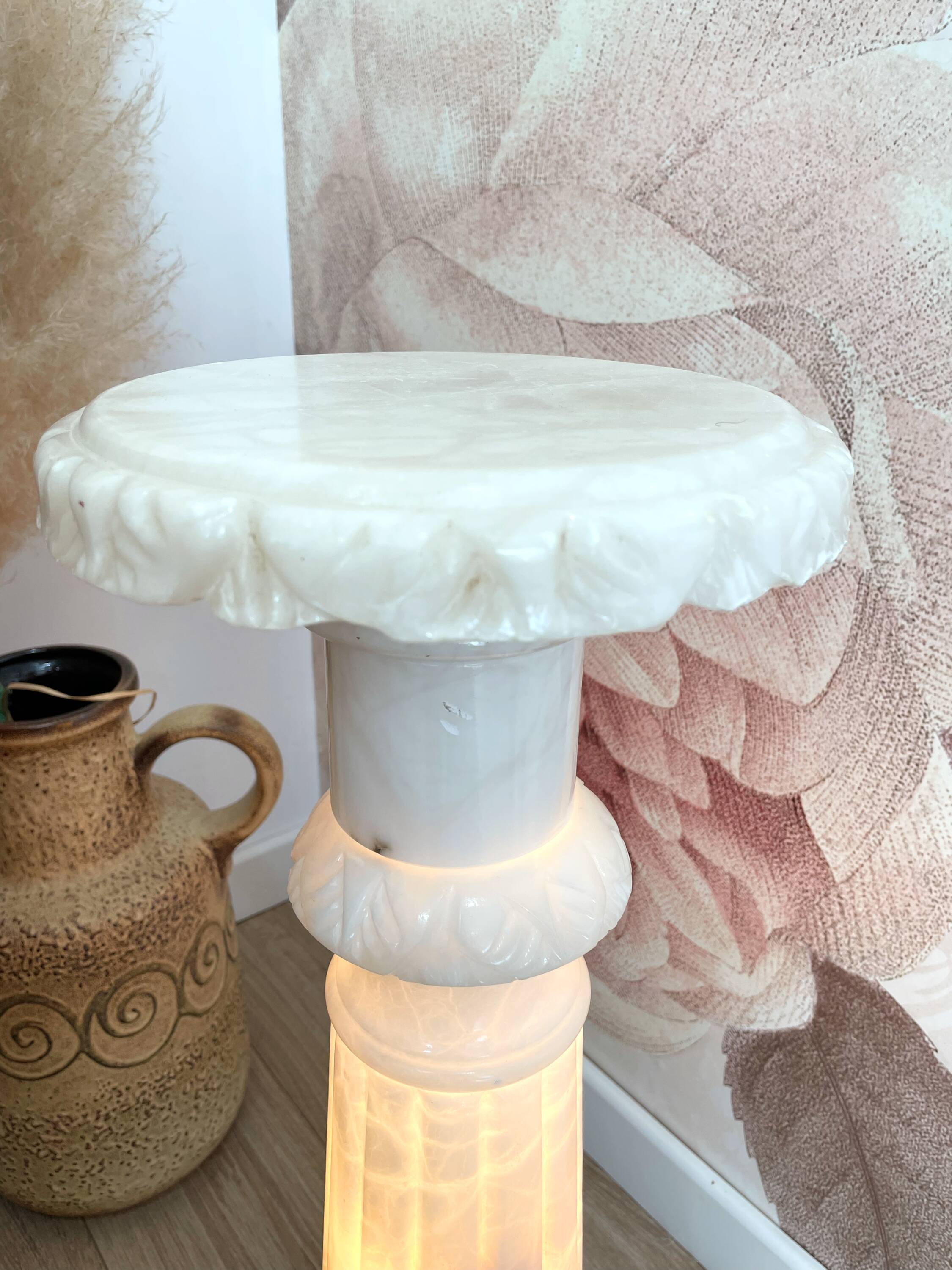 Lampe colonne en albâtre sculpté - années 1960/1970