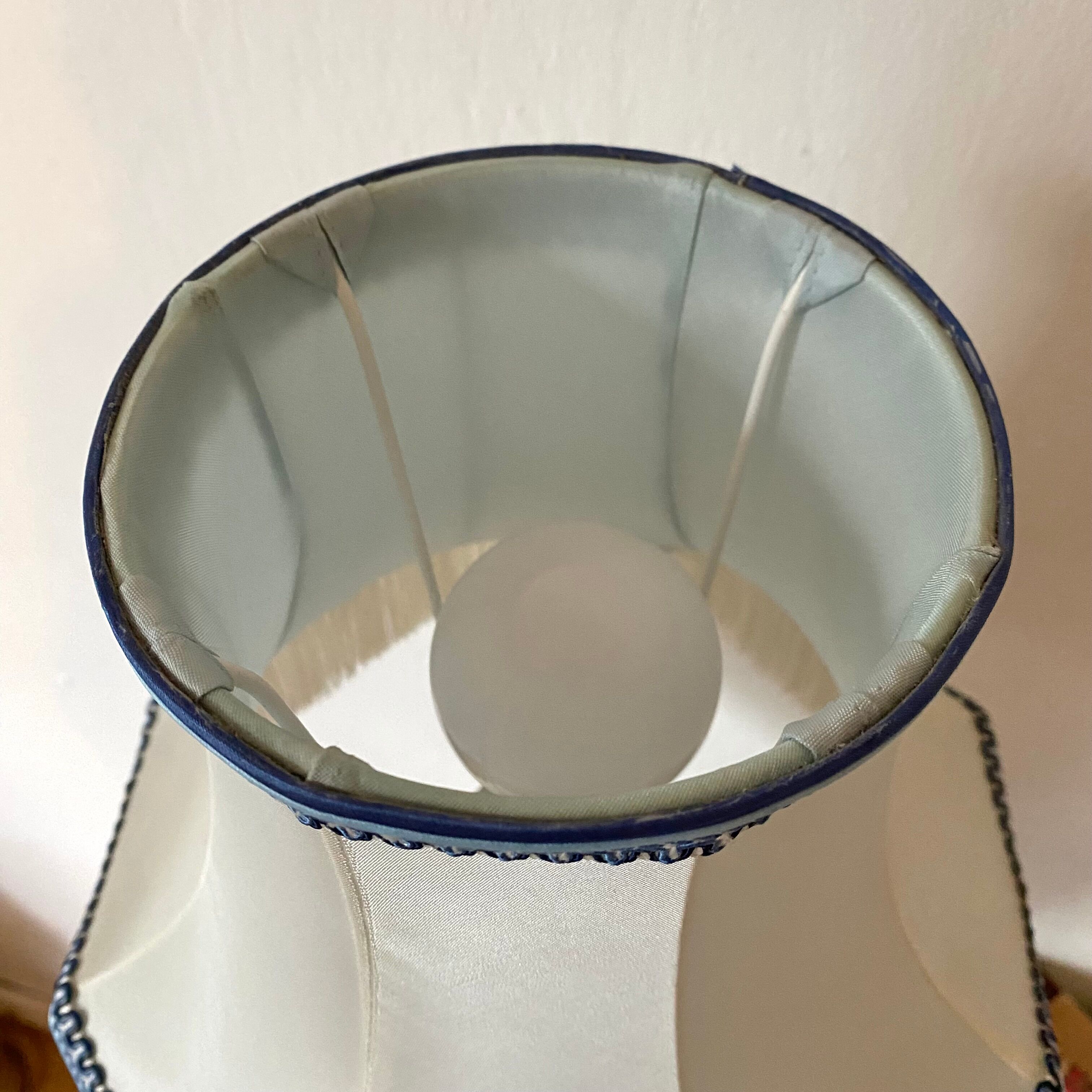 Antique lamp in albaster and brass