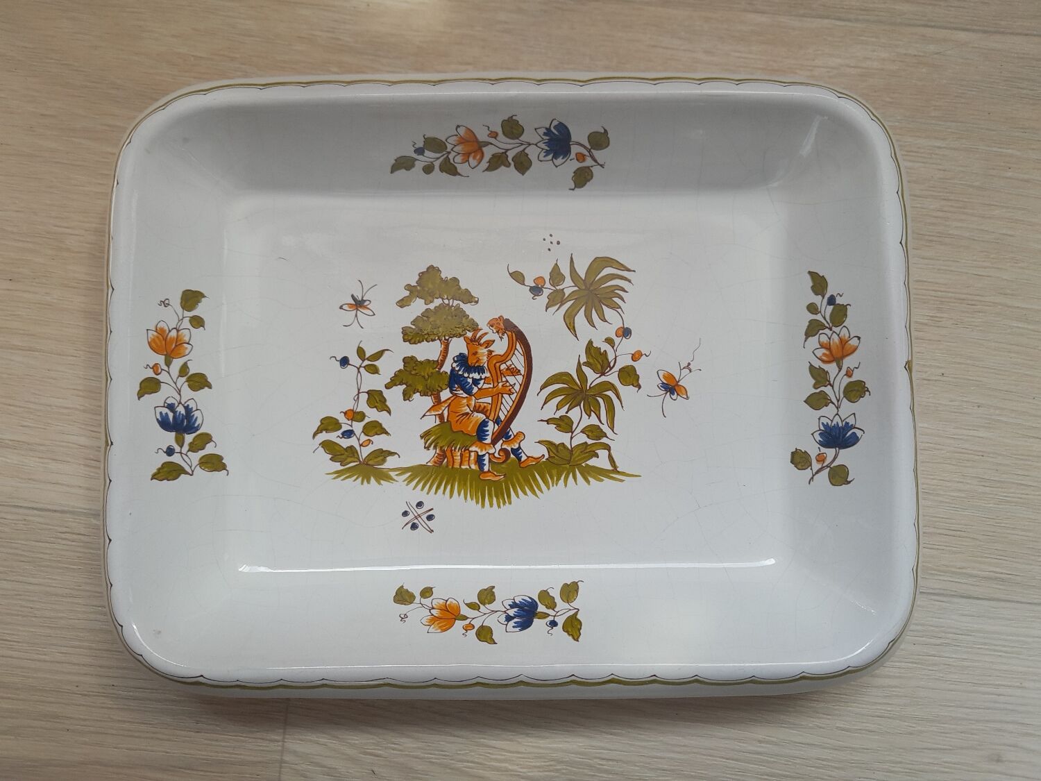 Empty pocket or small dish Moustiers
