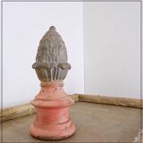 Pomme de pin décorative vintage en fonte sur socle en bois