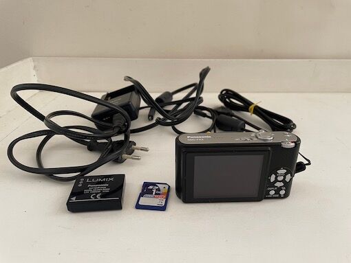 Panasonic LUMIX DMC-FX3 digital camera