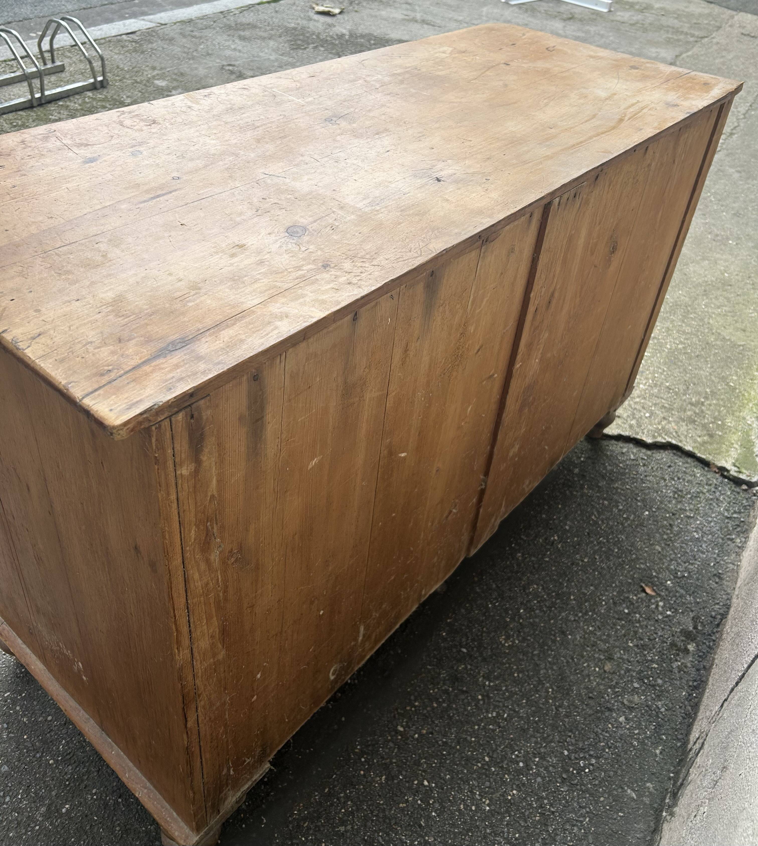 Pine chest of drawers with 4 drawers