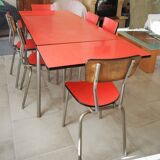 TABLE with two Italian EXTENSIONS and its 6 vintage CHAIRS of the 1970s in red color