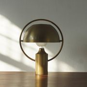 Lampe de table en laiton design Florian Schulz, années 1970.