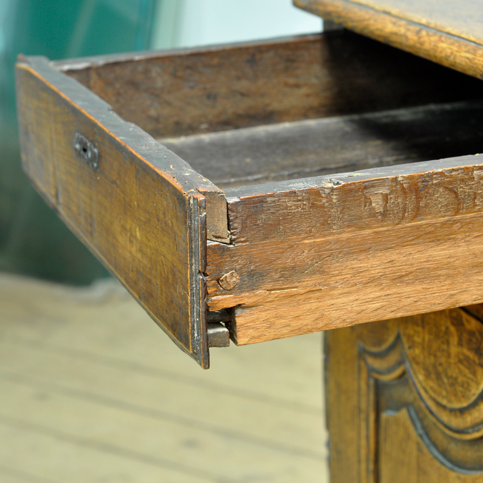 Cabinet en chêne Louis XV, vers 1750