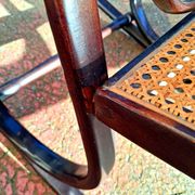 Fauteuil basculant dit rocking chair. Bois courbé et canage.