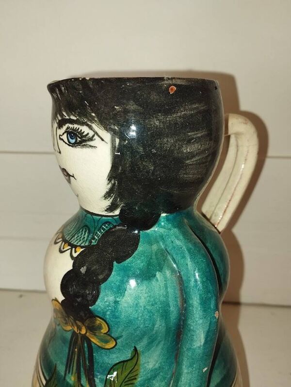 Pichet figuratif vintage en terre cuite vernissée – Personnage féminin