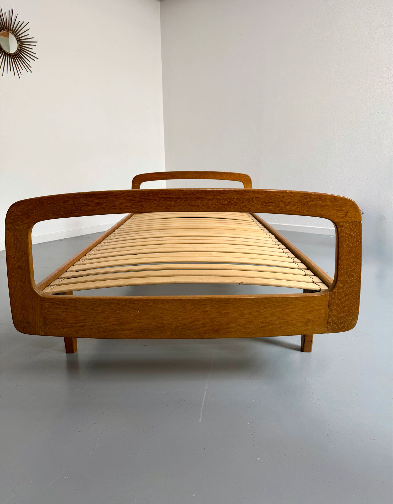 Ancien Lit daybed design Jacques Hauville pour BEMA 1950