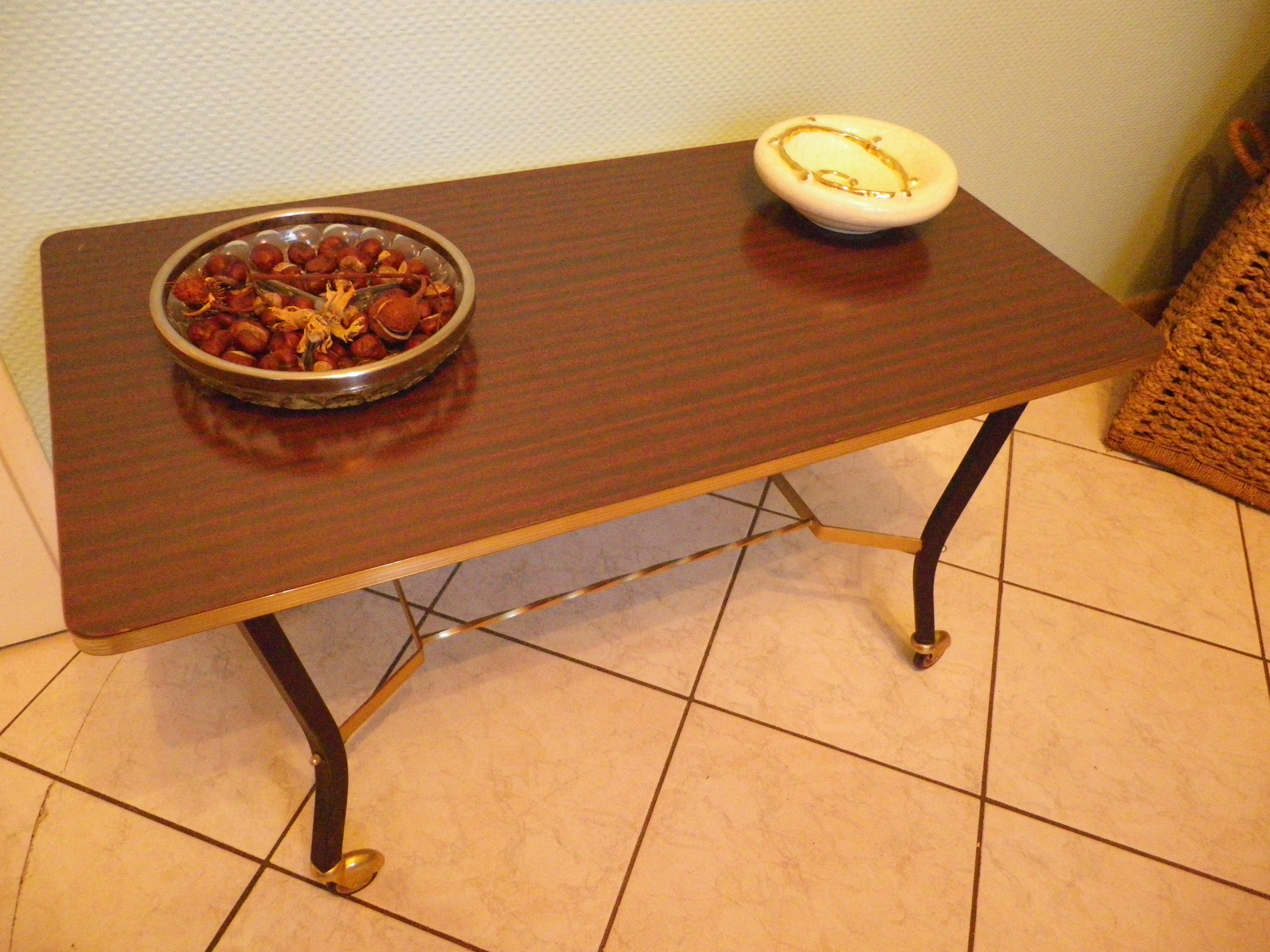 Lounge table, side table on wheels, formica top, gold and black metal