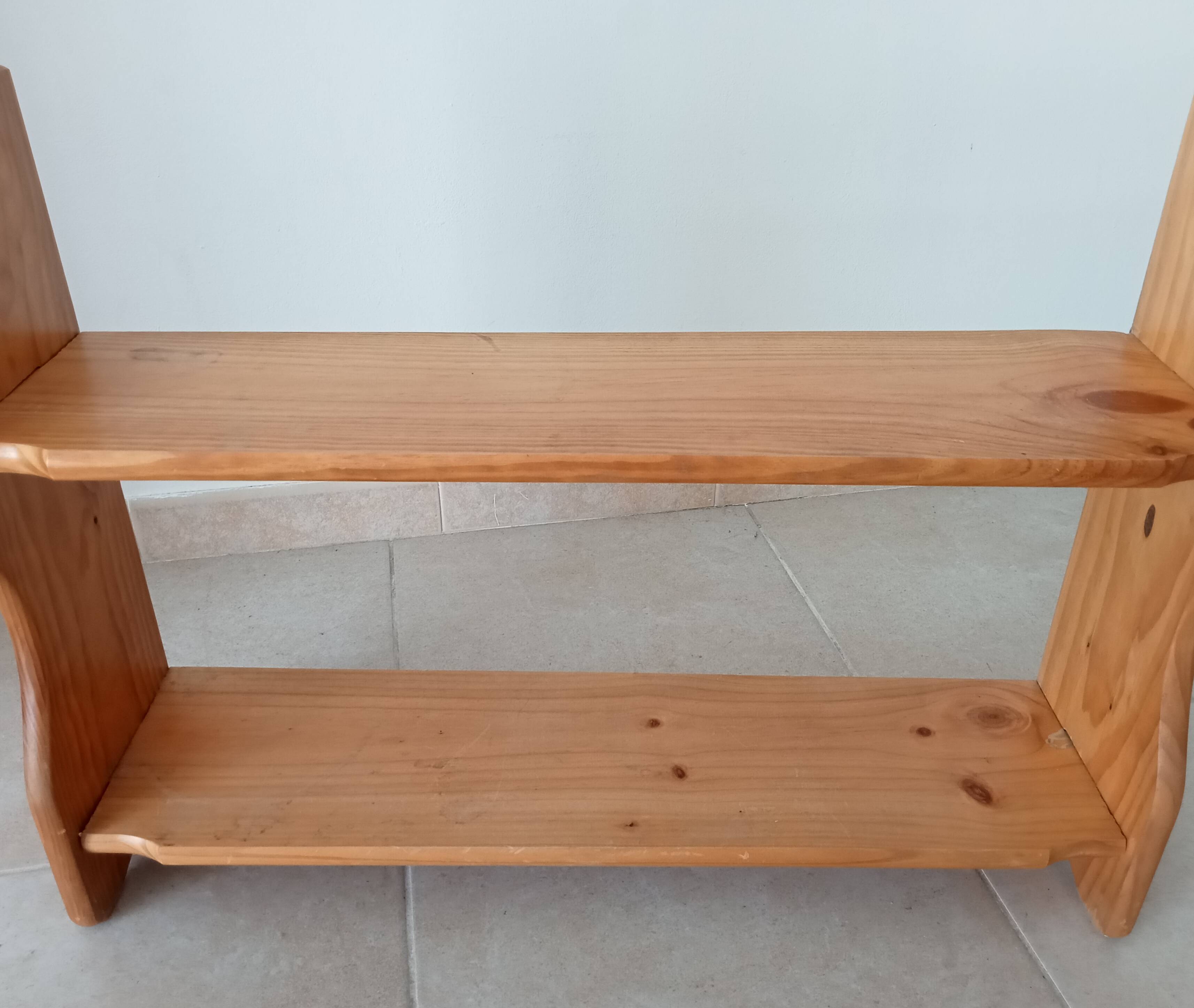 Vintage wall shelf in pine from the 70s/80s.