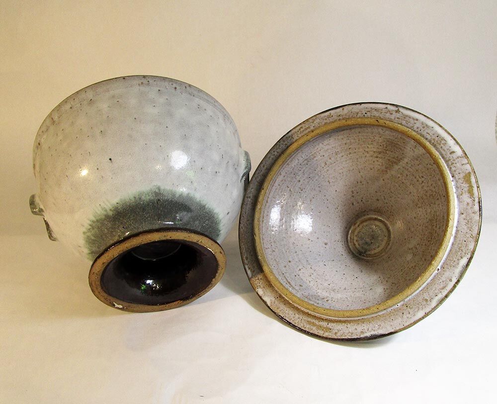 Two-tone sandstone soup bowl