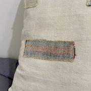 Coussin carré en toile ancienne style Kilim