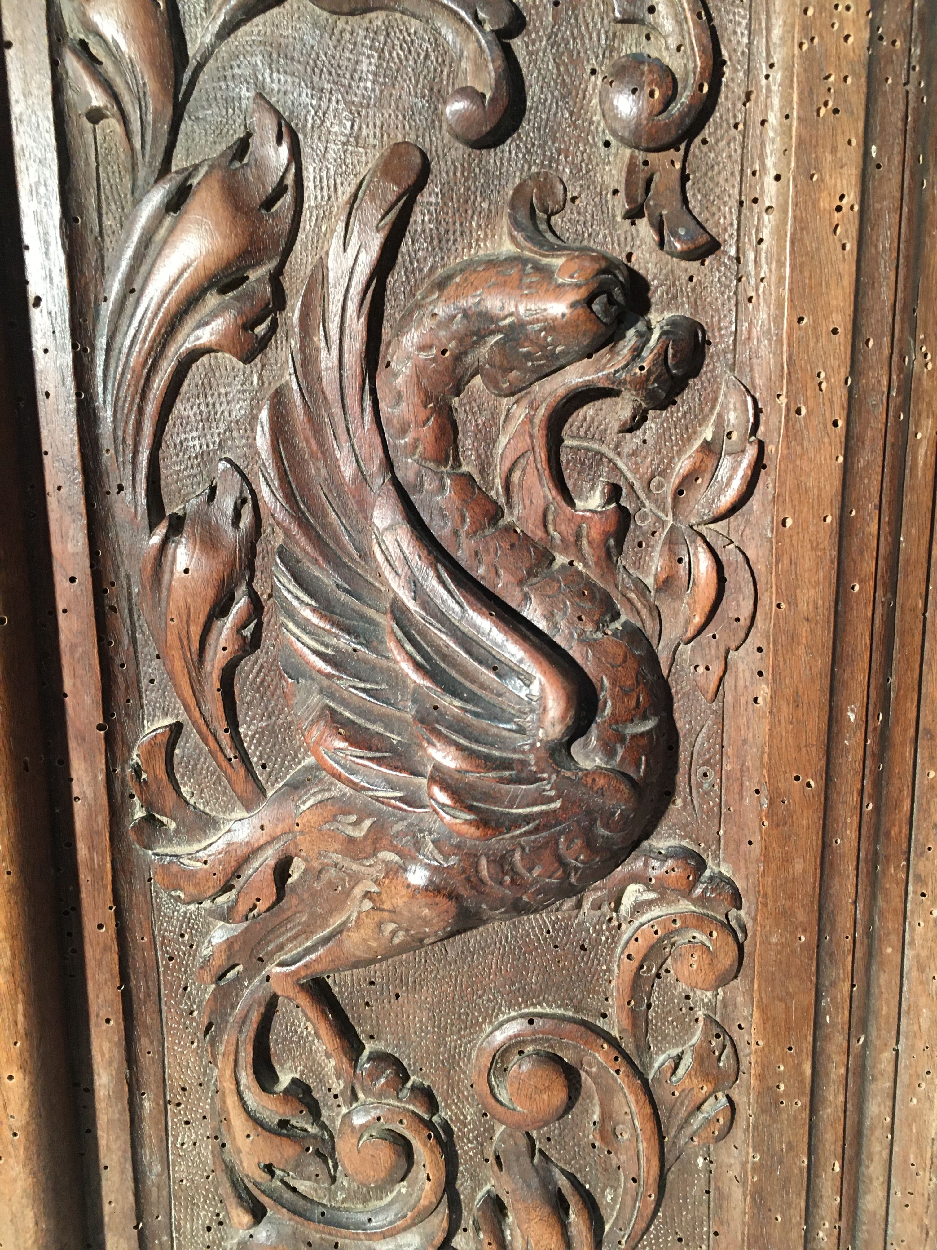 Facade of wooden cabinet door scultpté.