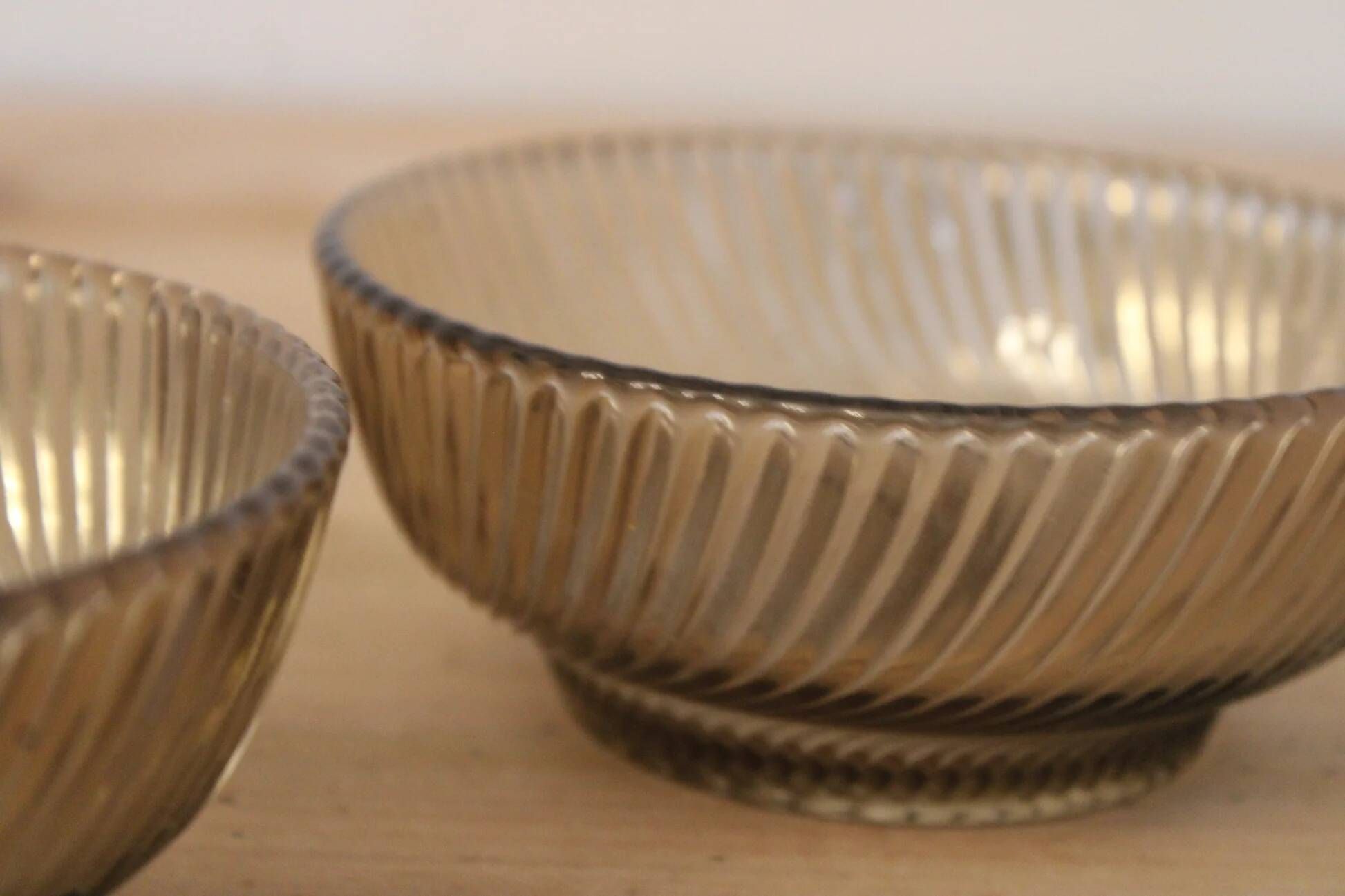 Set of 2 vintage smoky amber glass bowls – Twisted decor