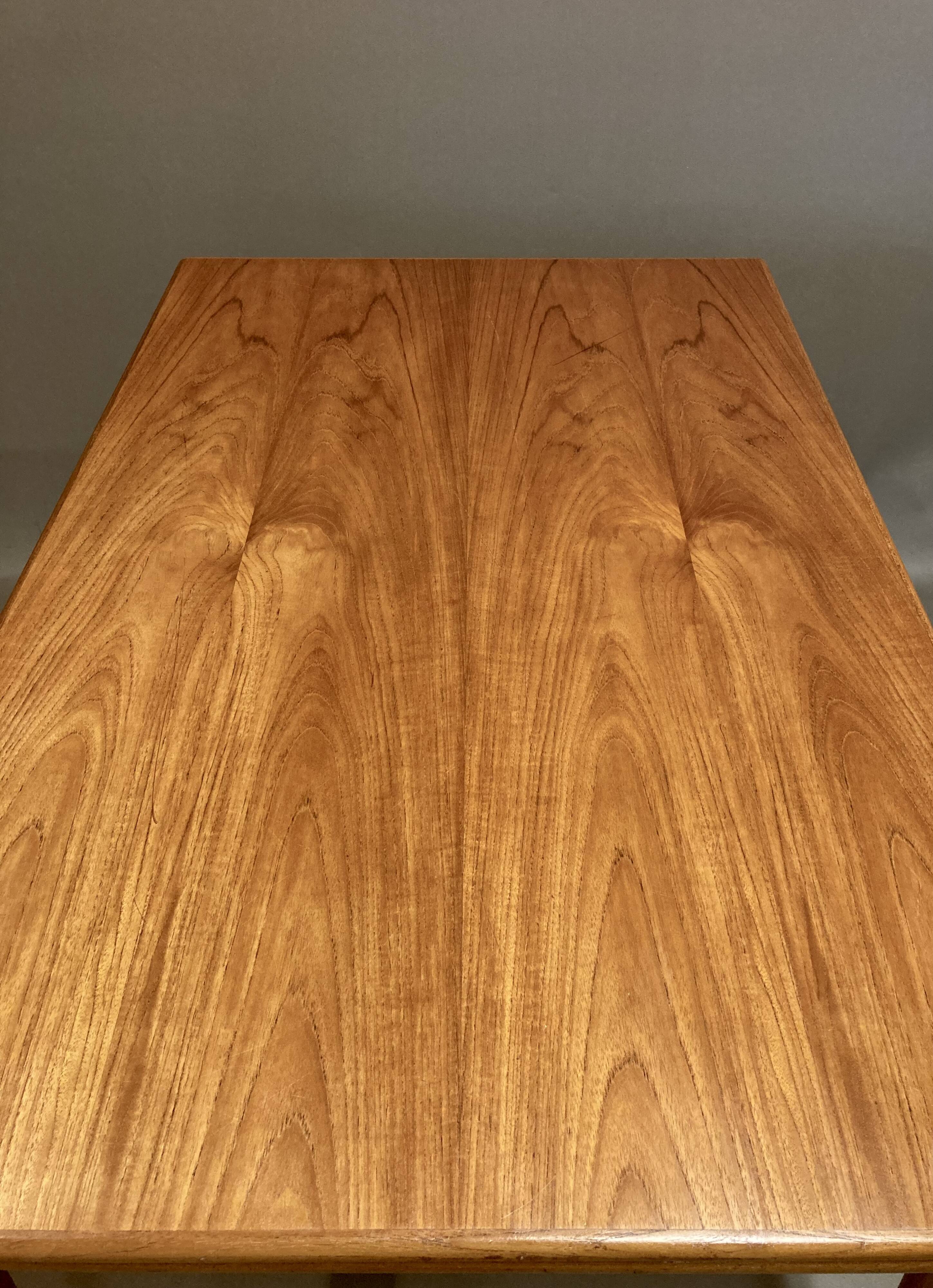 Extendable high table "Scandinavian Design" 1950.