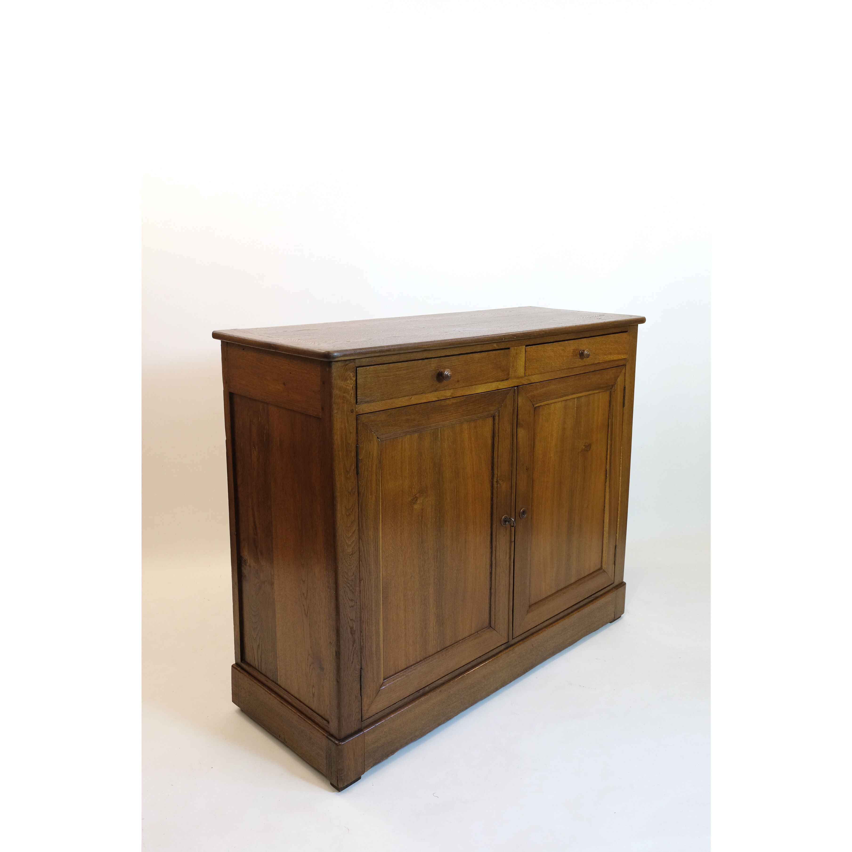 Buffet en chêne naturel du XIXème siècle.