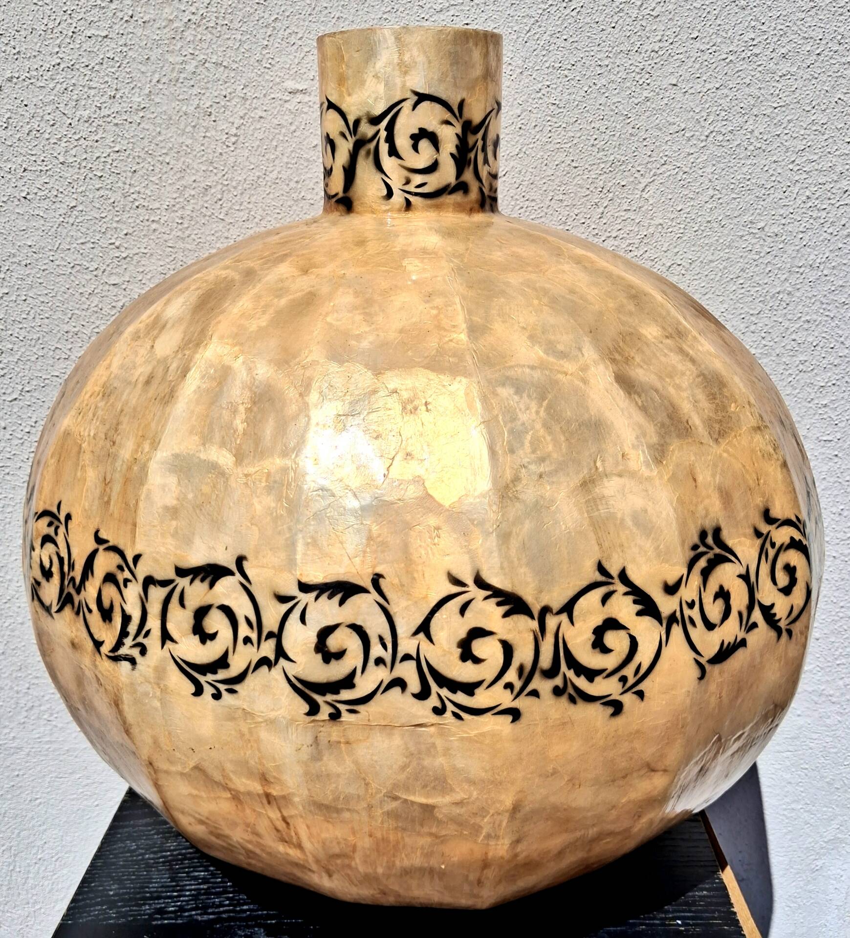 Large mother-of-pearl vase with arabesque decoration, vintage design.