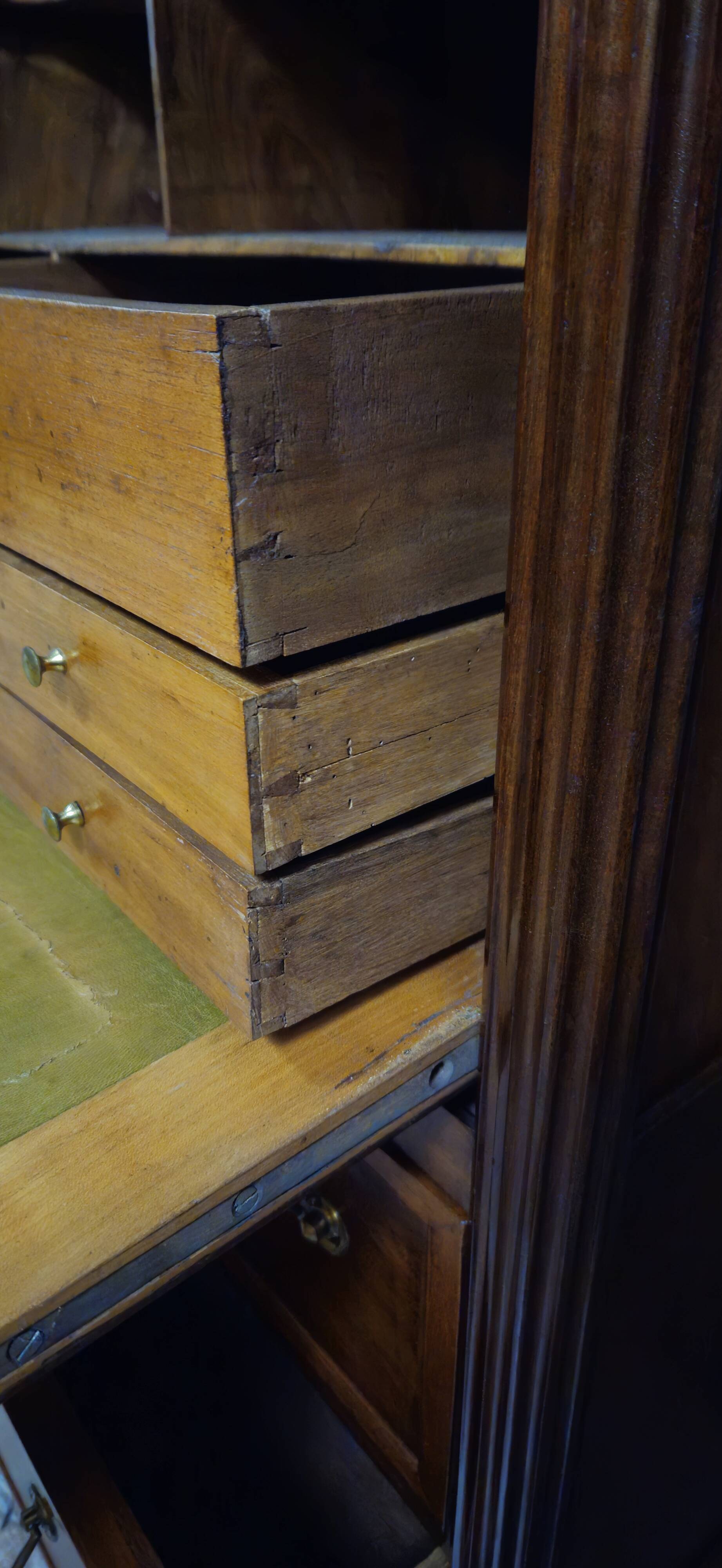 Secrétaire ancien époque Louis XVI en acajou – Élégant et fonctionnel