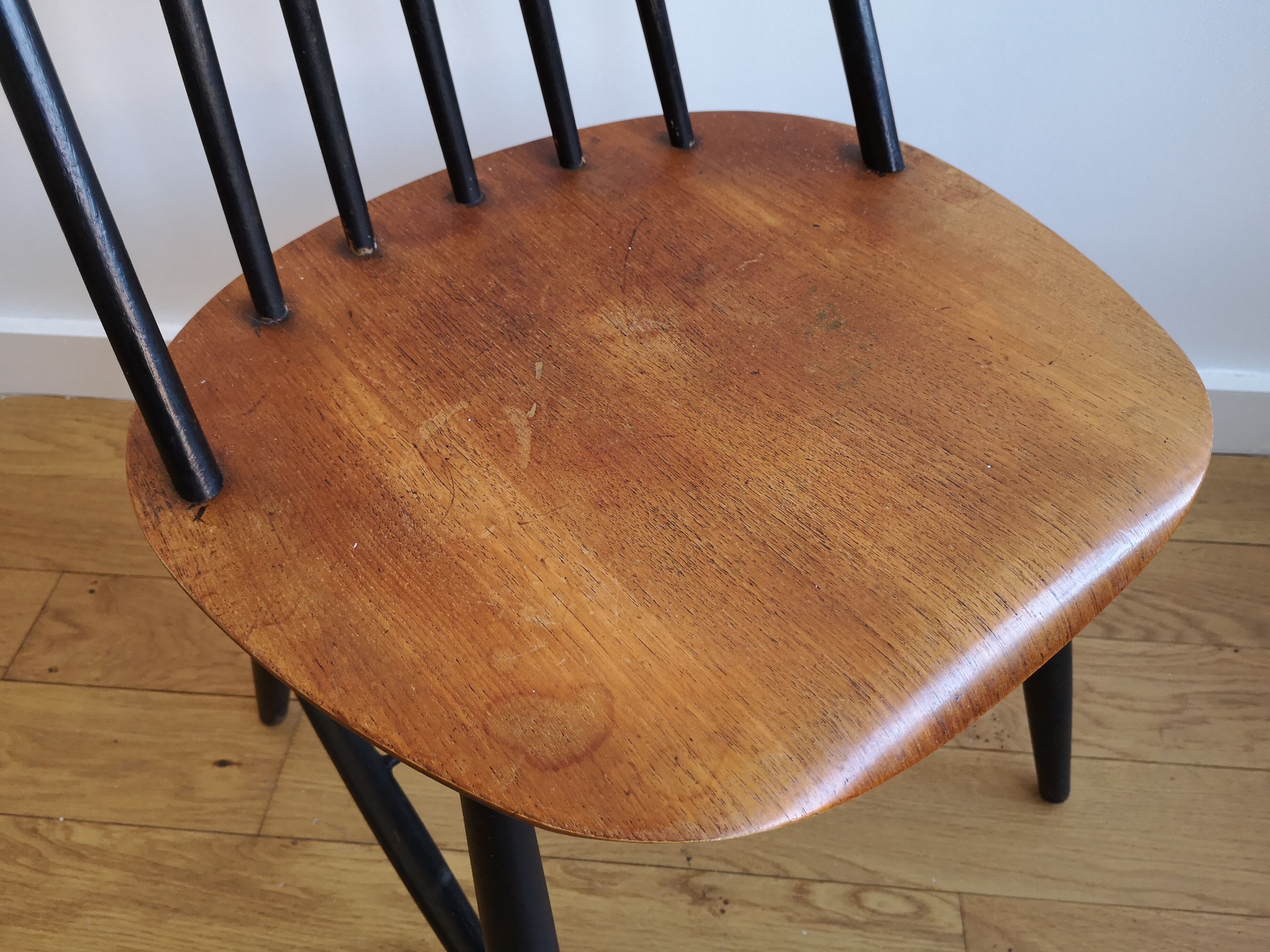 Scandinavian chair in dark and black wood