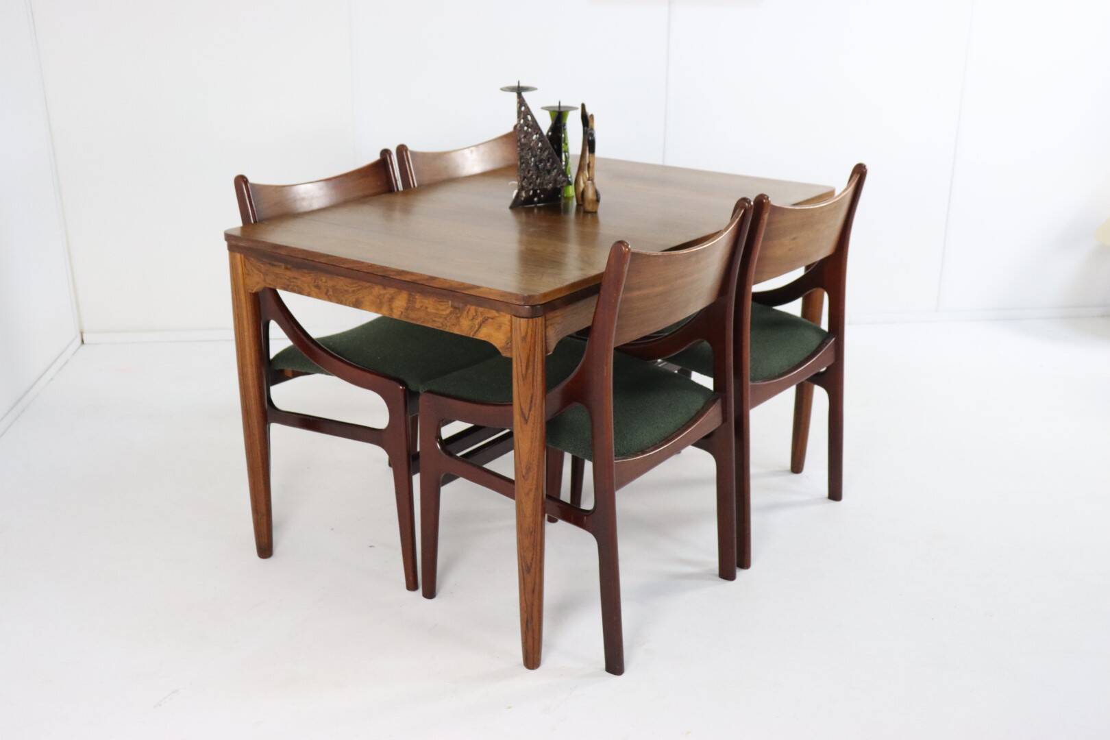Extendable rectangular dining table in rosewood 'Emmedingen'