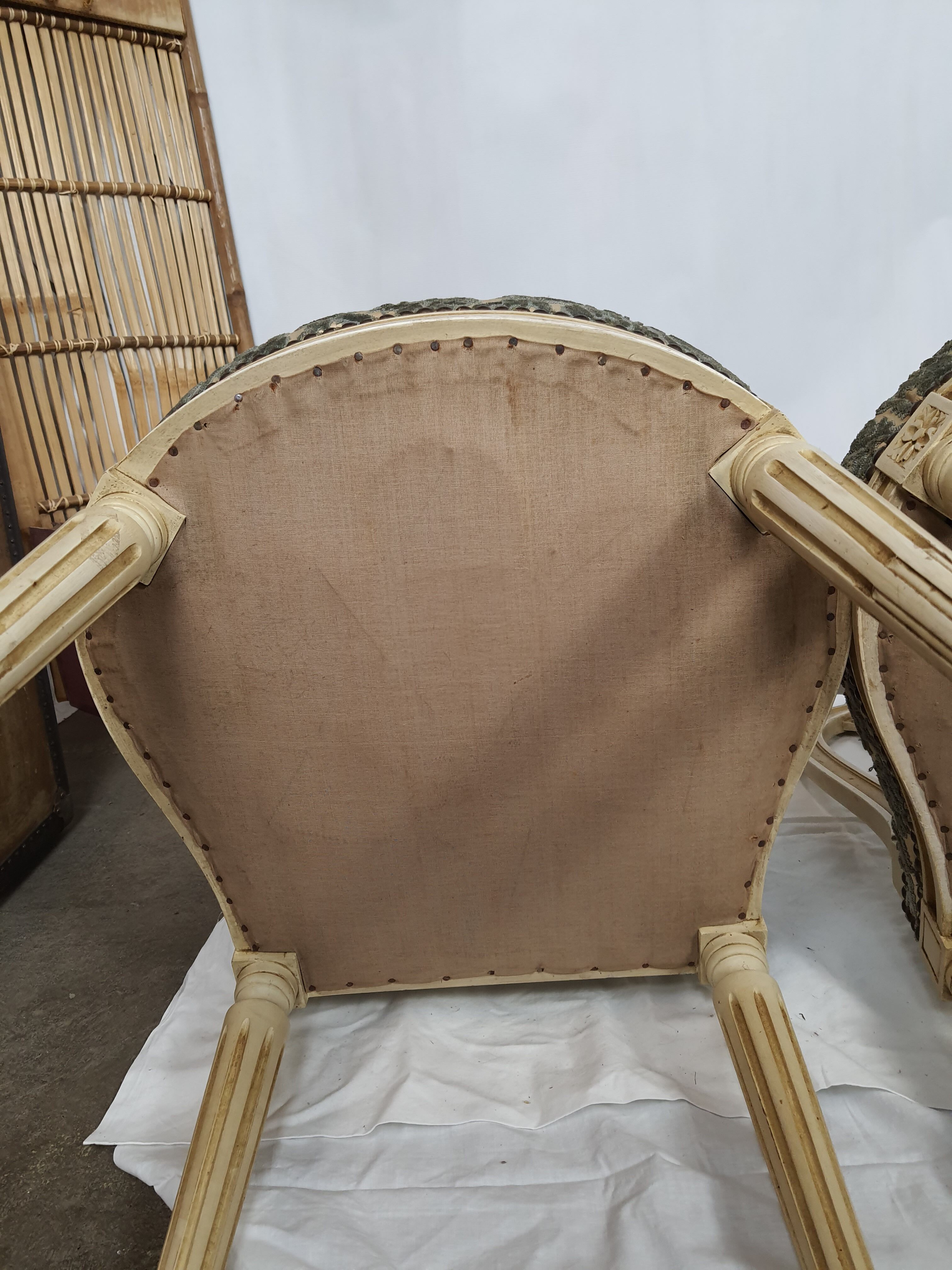 5 chaises en bois laqué blanc style Louis XVI