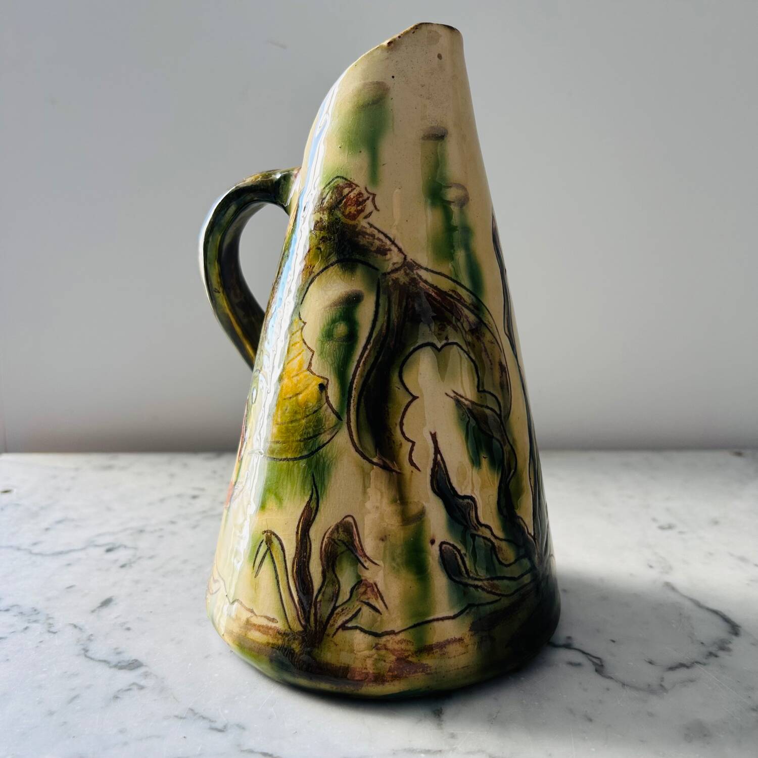 Pitcher signed by Puigdemont